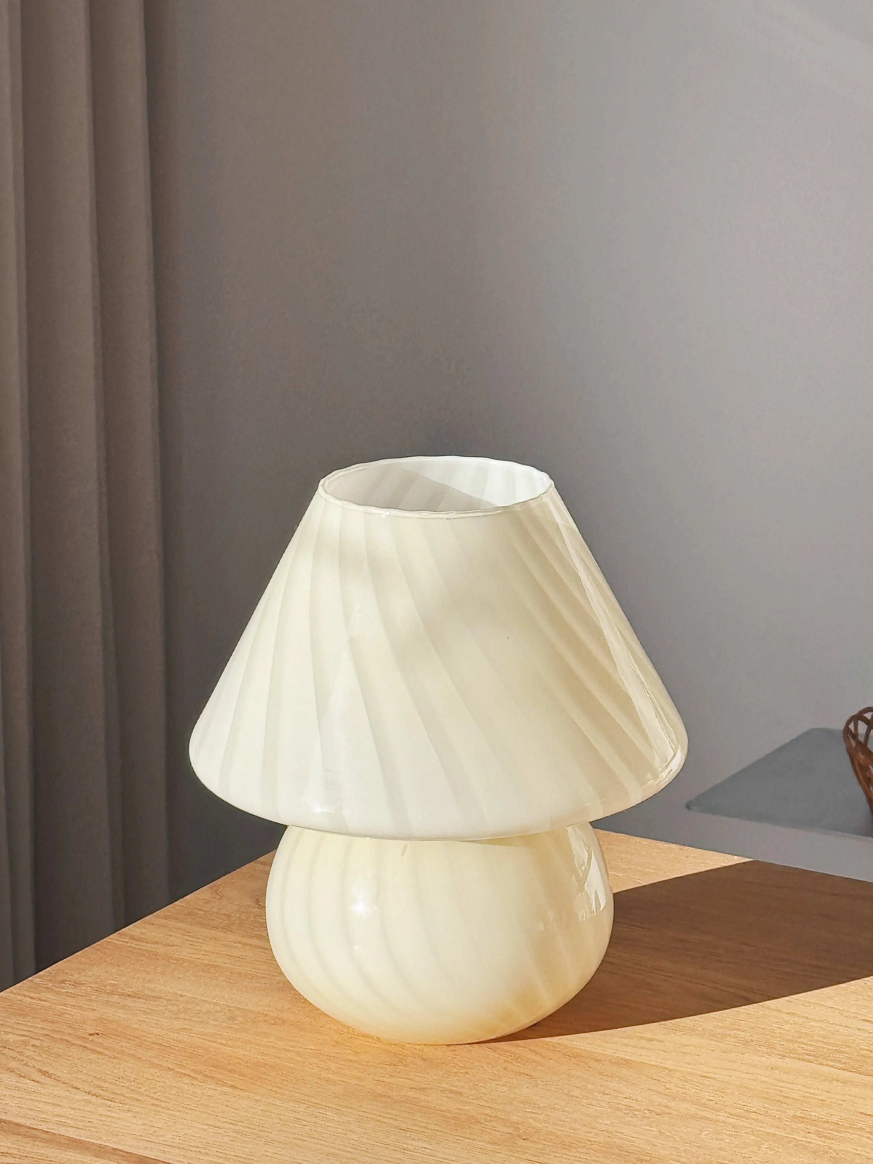 Vintage Murano Mushroom Bordlampe i Lysegul/Creme | H27 cm Studio Hafnia
