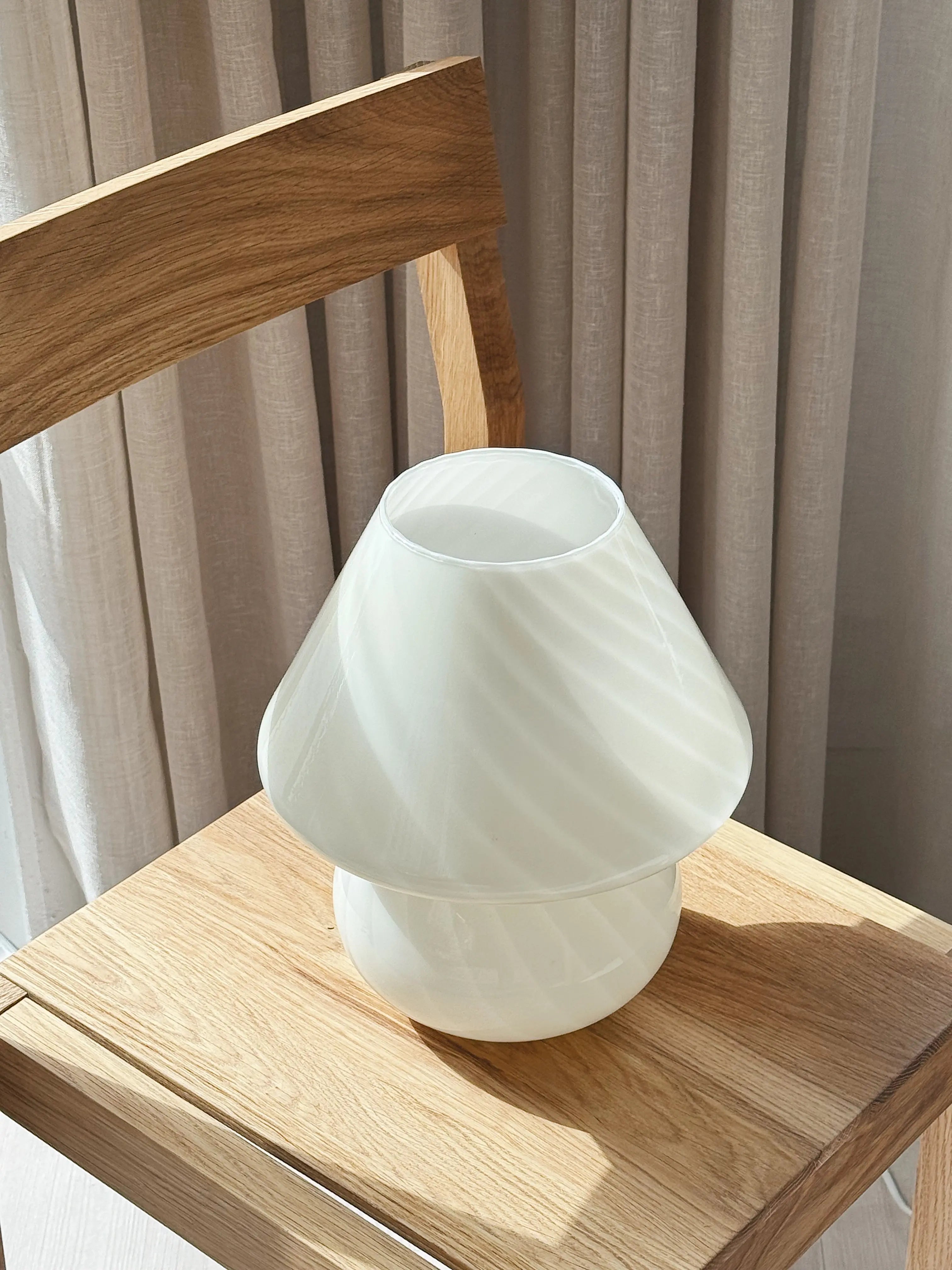 Vintage Murano Mushroom Bordlampe i Lysegul/Creme med Swirl | H27 cm Studio Hafnia