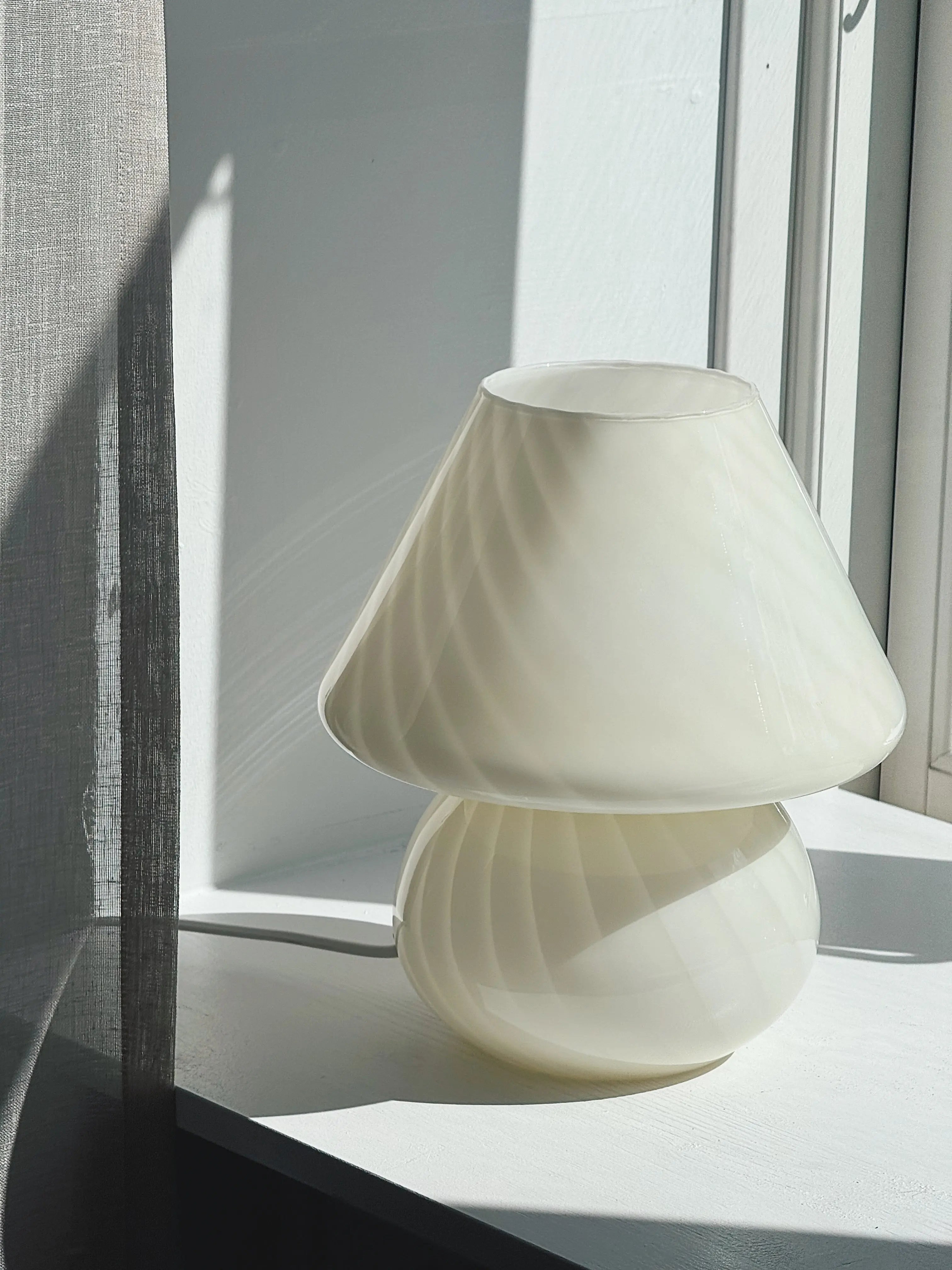 Vintage Murano Mushroom Bordlampe i Lysegul/Creme med Swirl | H27 cm Studio Hafnia