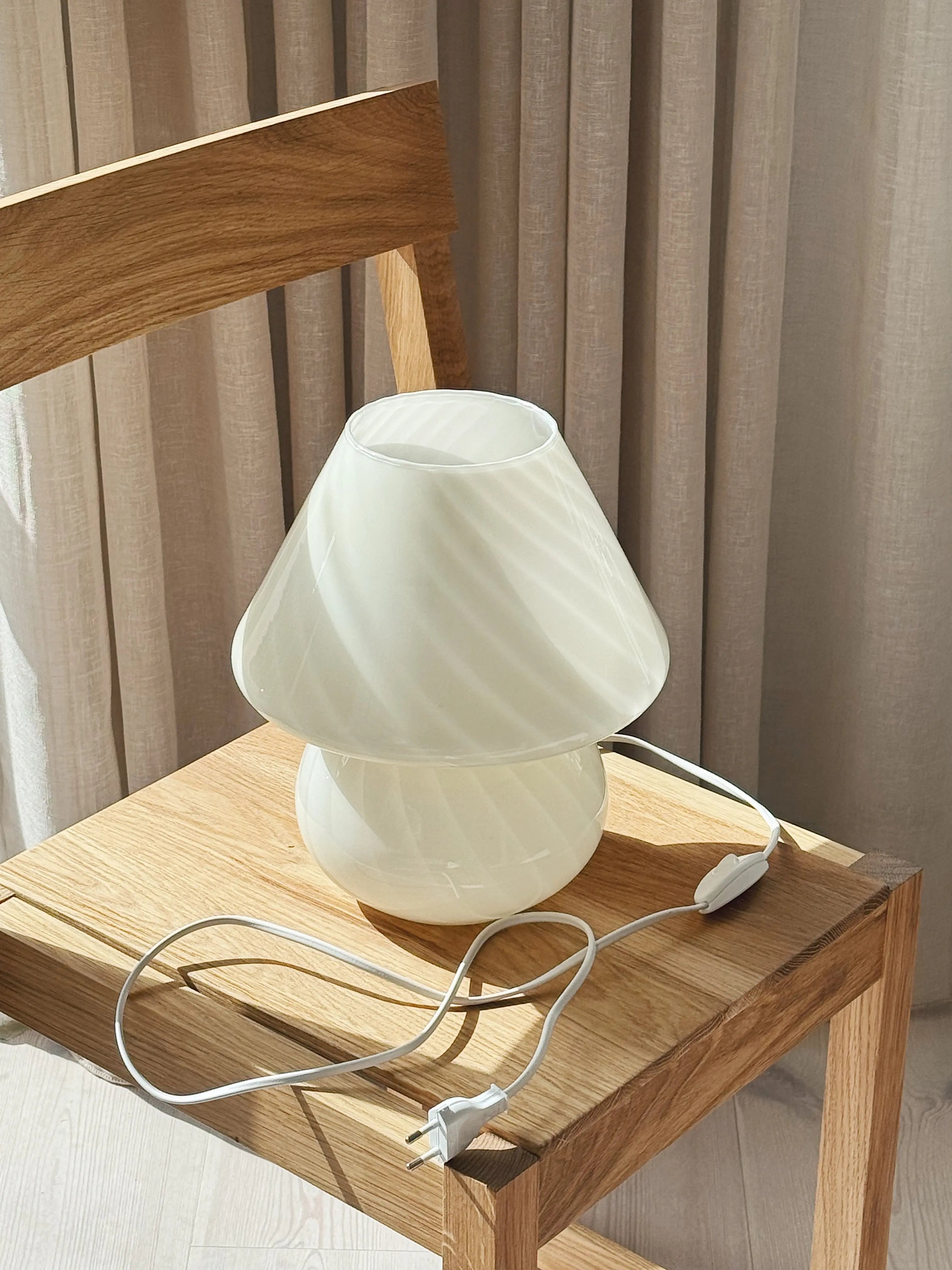 Vintage Murano Mushroom Bordlampe i Lysegul/Creme med Swirl | H27 cm Studio Hafnia