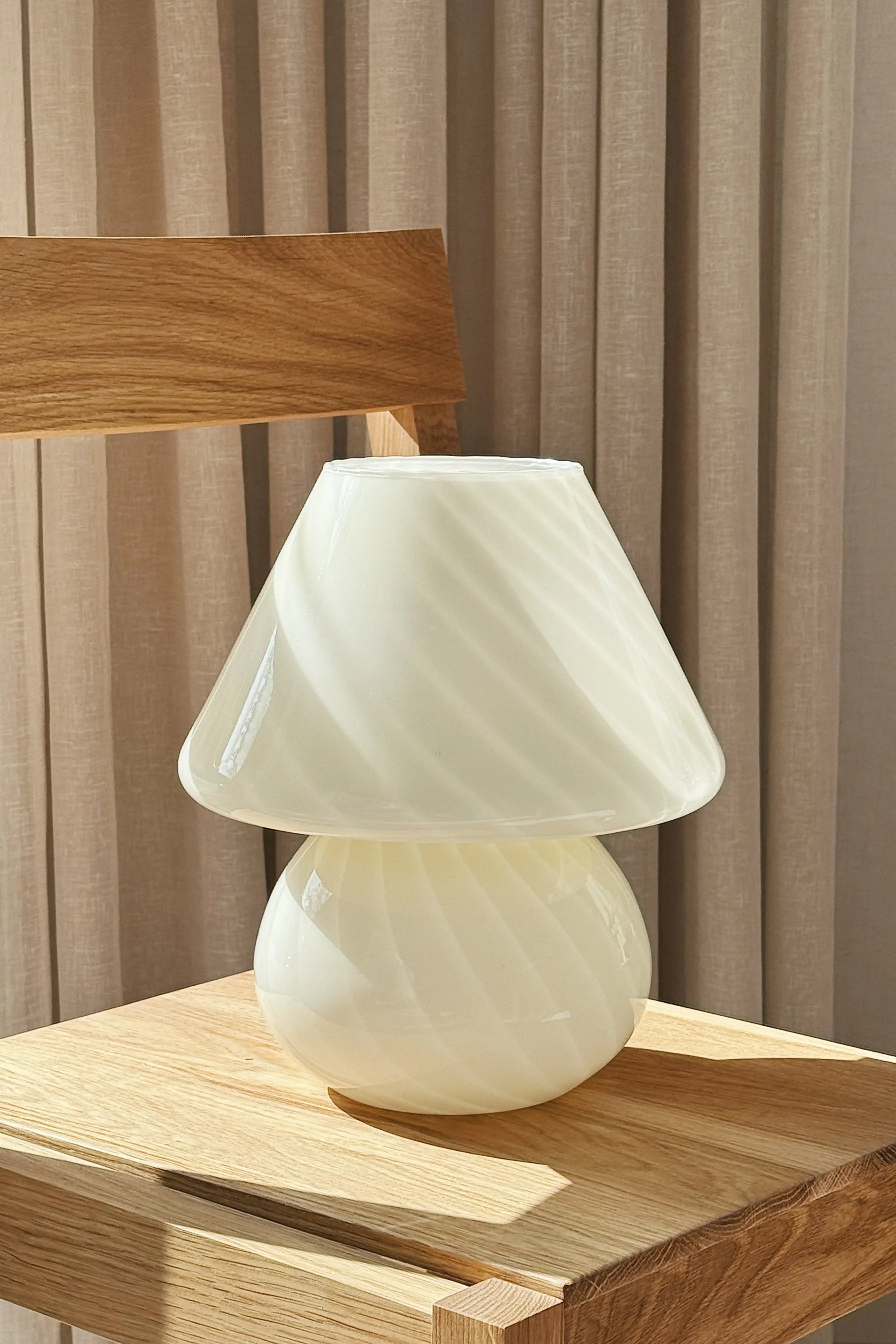 Vintage Murano Mushroom Bordlampe i Lysegul/Creme med Swirl | H27 cm Studio Hafnia