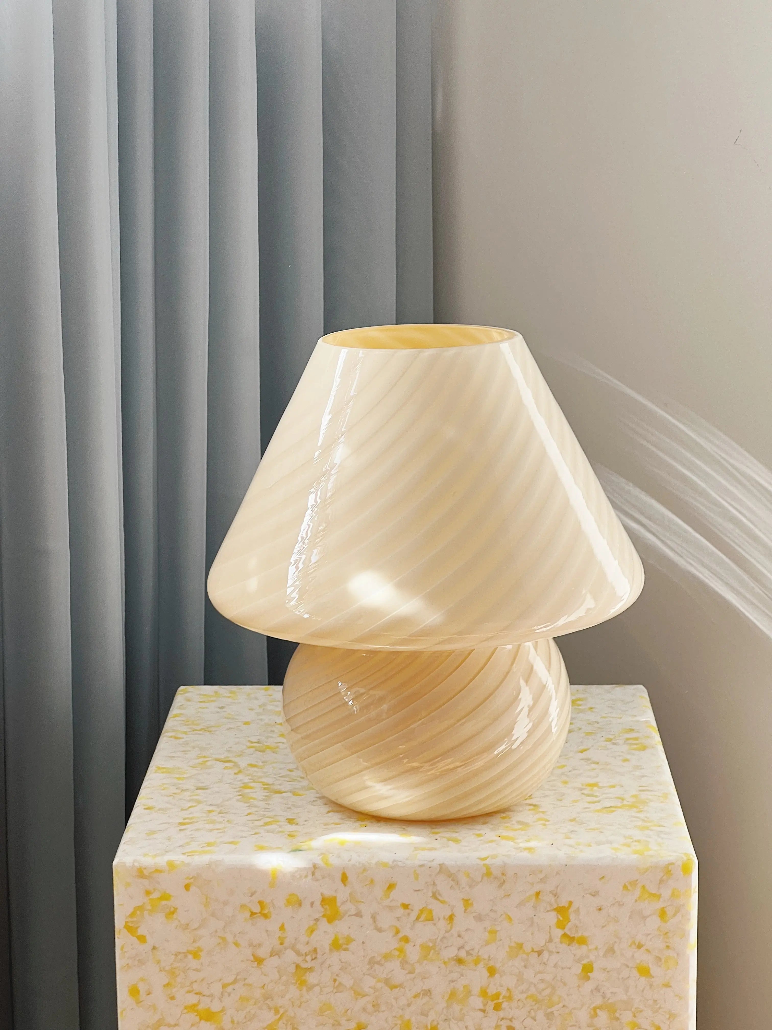 Vintage Murano Mushroom bordlampe | Creme/lysegul swirl glas, H27 cm Murano