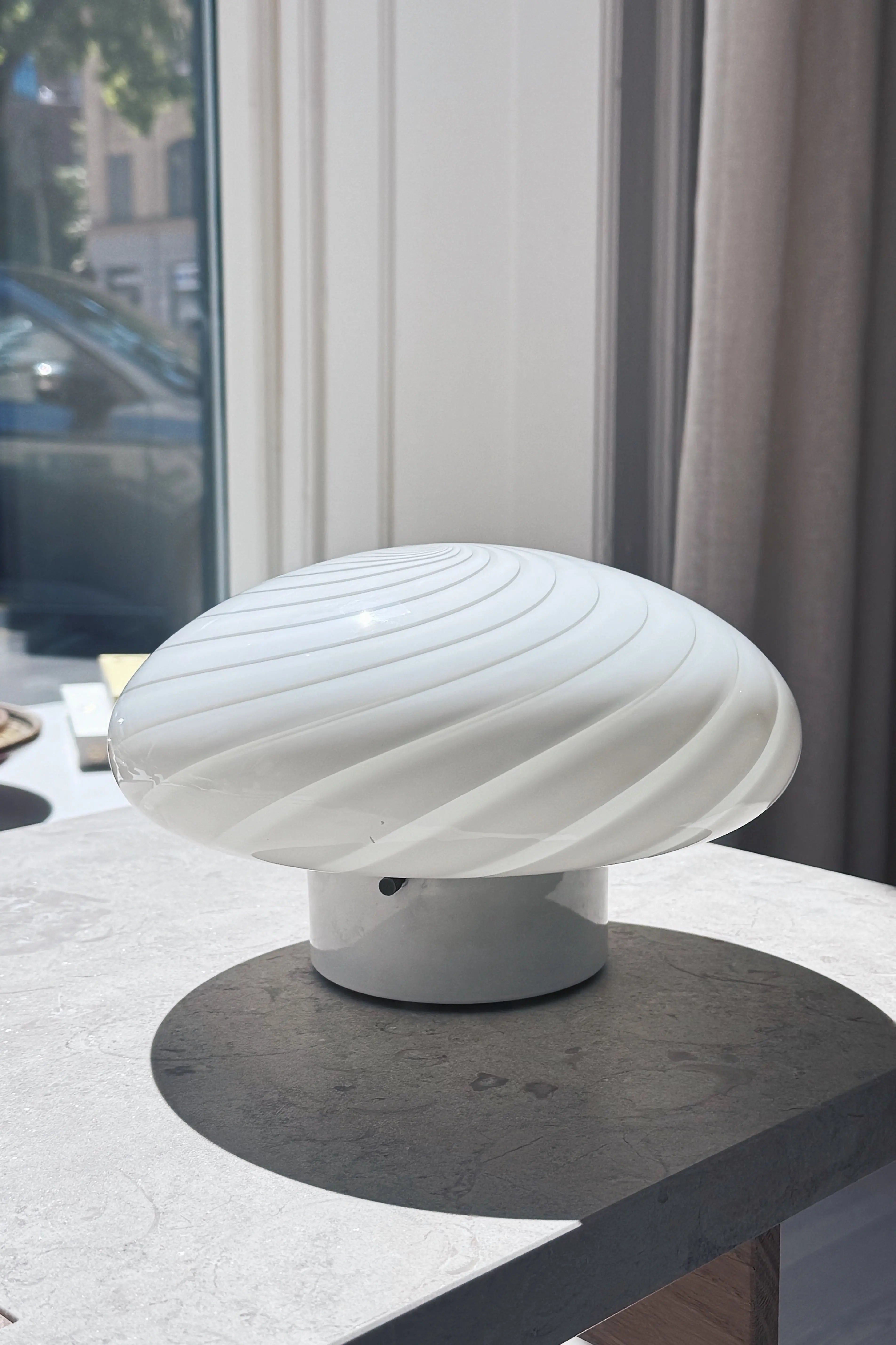 Væglampe i Hvidt Swirl Glas | Ø24 cm Studio Hafnia