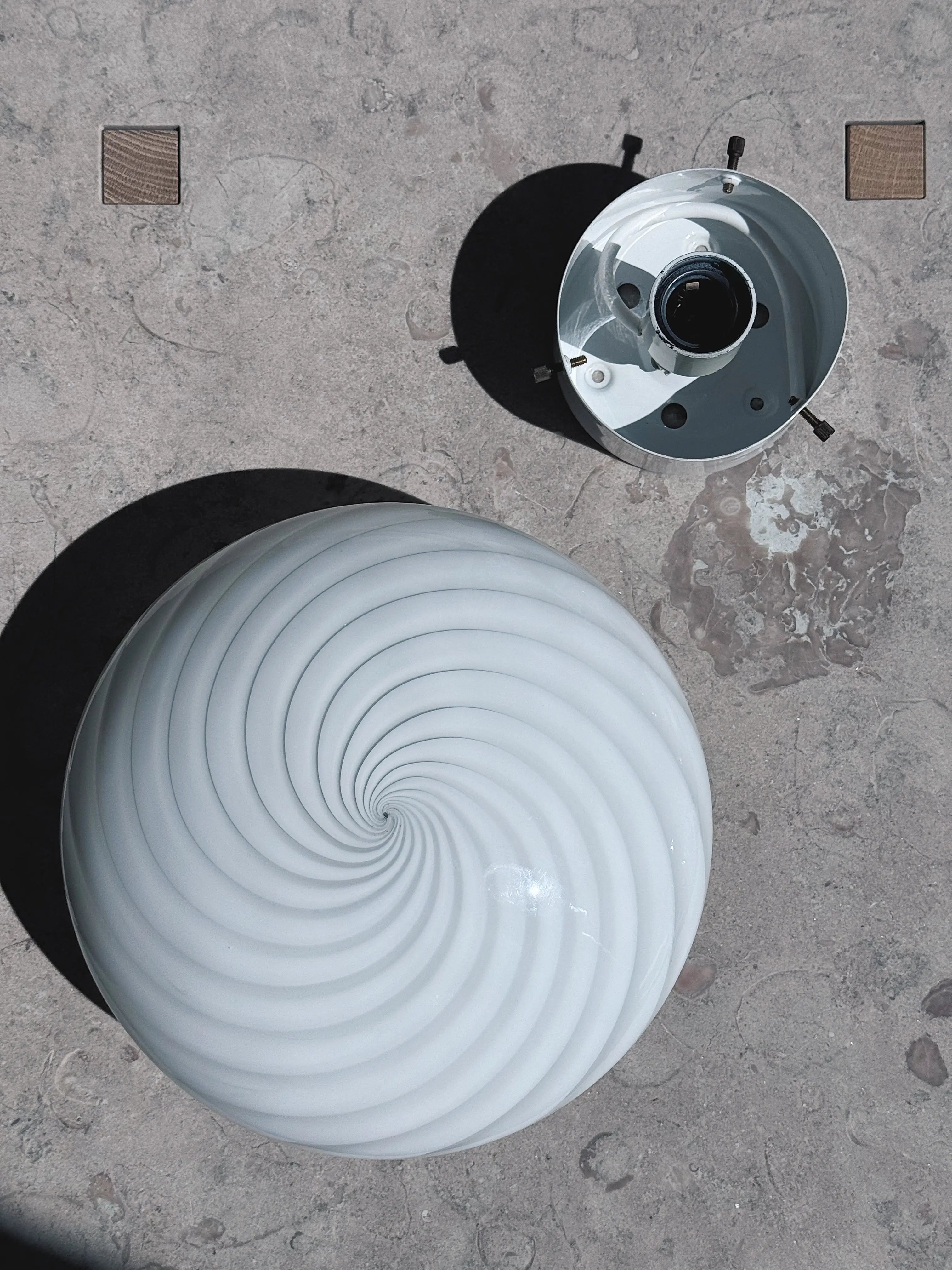 Vintage Murano Plafond Loftslampe/Væglampe i Hvidt Swirl Glas | Ø24 cm Studio Hafnia