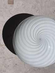Vintage Murano Plafond Loftslampe/Væglampe i Hvidt Swirl Glas | Ø24 cm Studio Hafnia