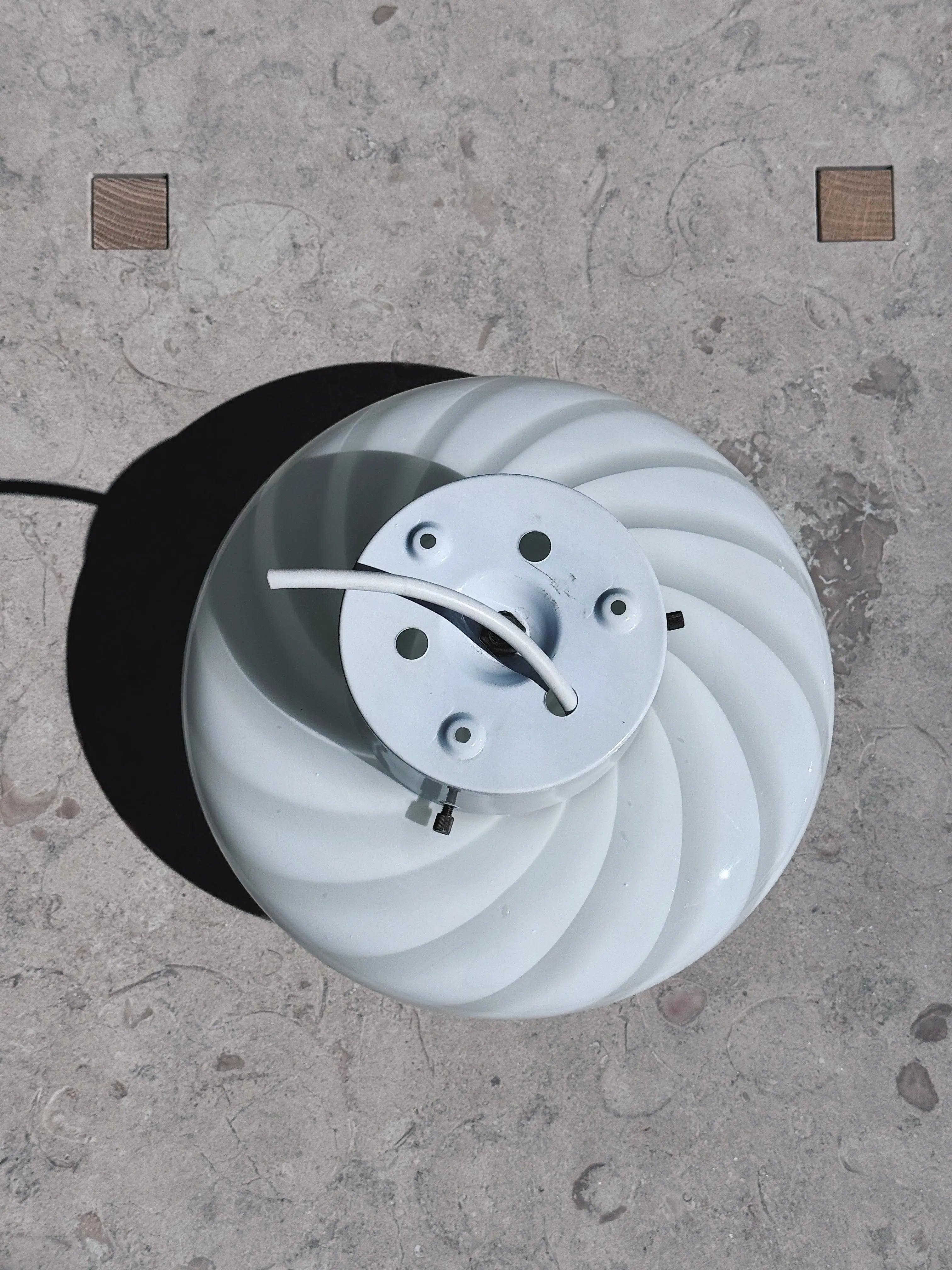 Vintage Murano Plafond Loftslampe/Væglampe i Hvidt Swirl Glas | Ø24 cm Studio Hafnia
