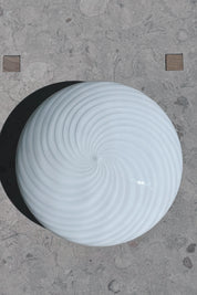 Vintage Murano Plafond Loftslampe/Væglampe i Hvidt Swirl Glas | Ø27 cm Studio Hafnia