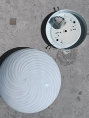Vintage Murano Plafond Loftslampe/Væglampe i Hvidt Swirl Glas | Ø27 cm Studio Hafnia