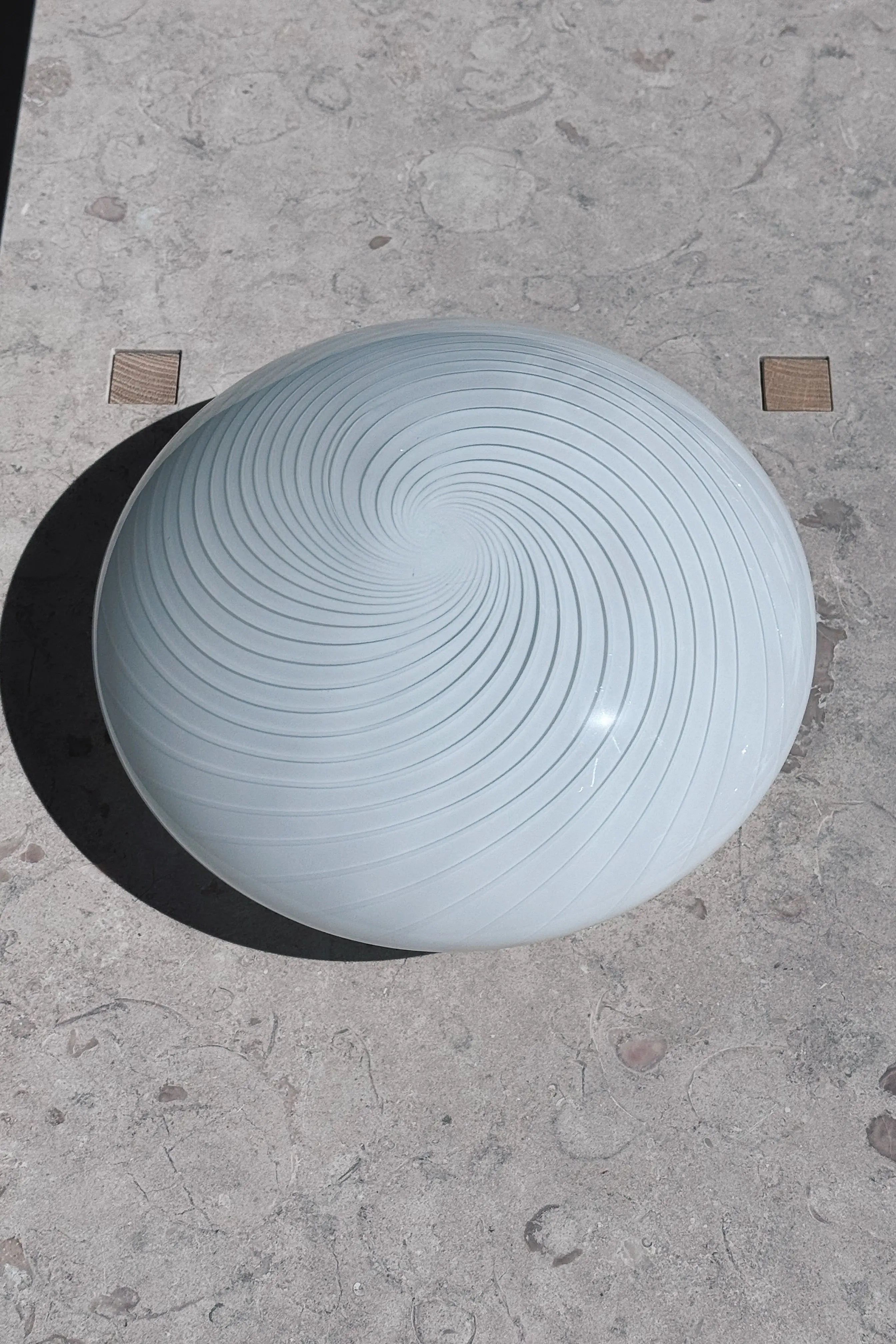 Vintage Murano Plafond Loftslampe/Væglampe i Hvidt Swirl Glas | Ø28 cm Studio Hafnia