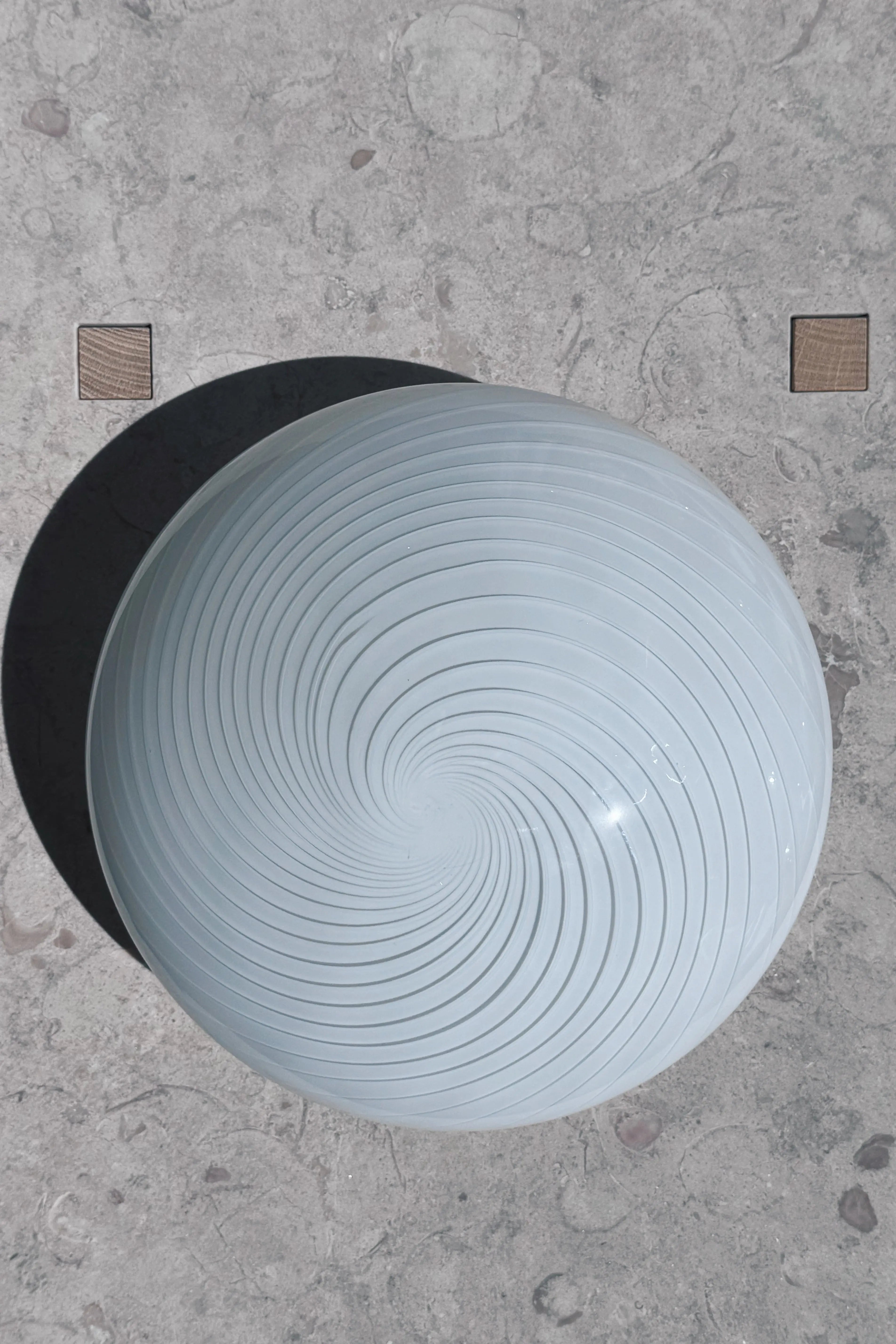 Vintage Murano Plafond Loftslampe/Væglampe i Hvidt Swirl Glas | Ø28 cm Studio Hafnia