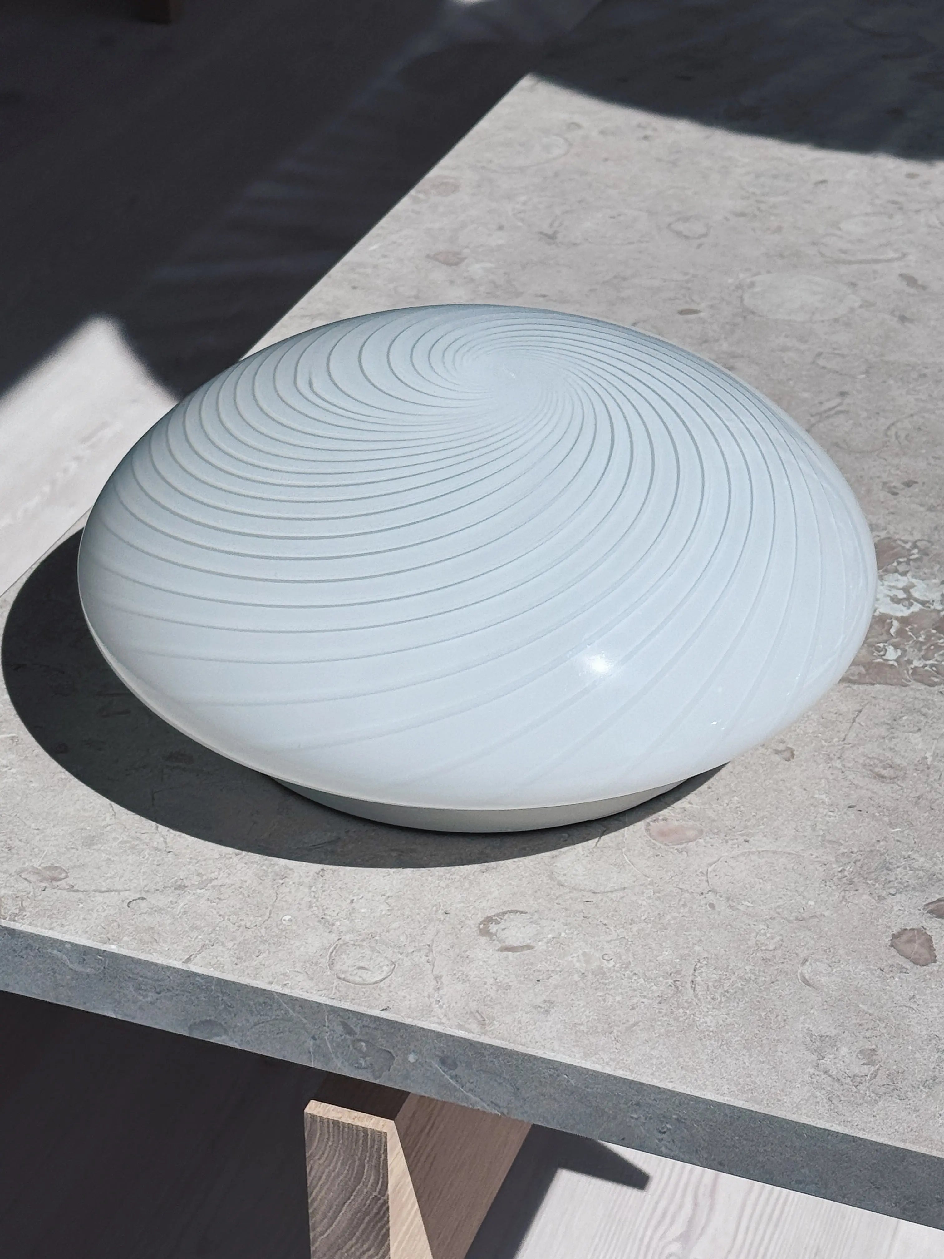 Vintage Murano Plafond Loftslampe/Væglampe i Hvidt Swirl Glas | Ø28 cm Studio Hafnia