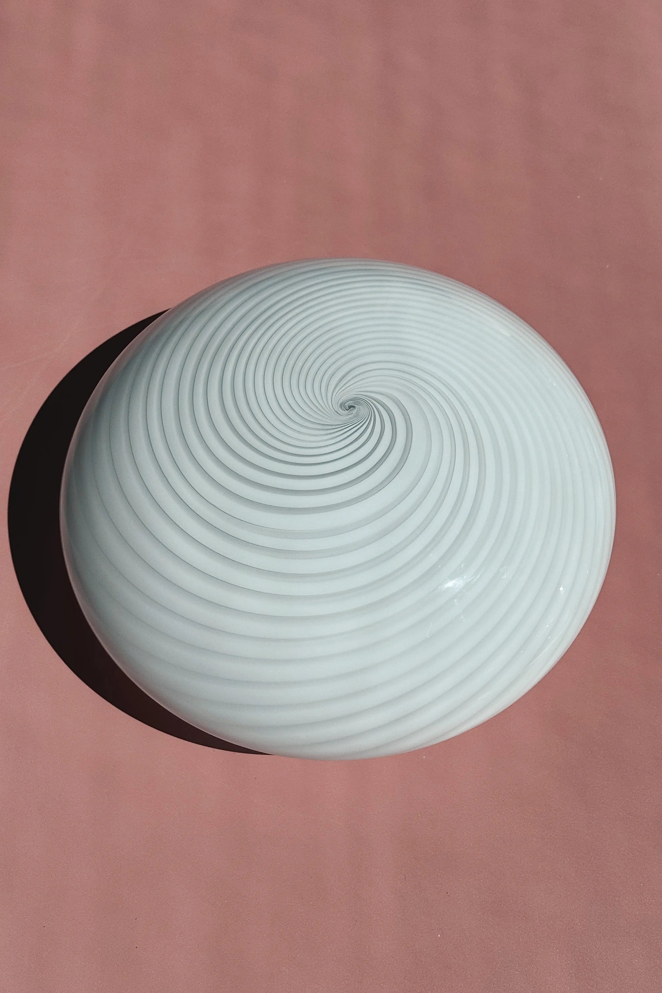 Vintage Murano Plafond Loftslampe/Væglampe i Hvidt Swirl Glas | Ø29 cm Studio Hafnia