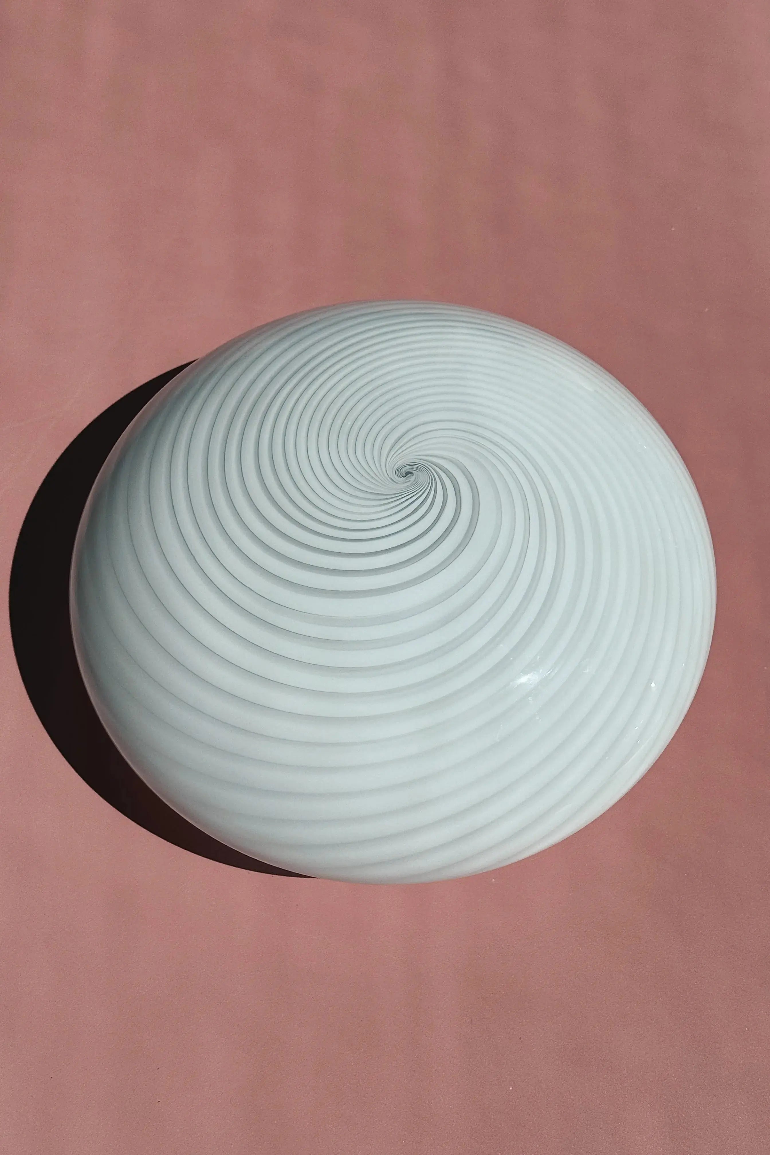 Vintage Murano Plafond Loftslampe/Væglampe i Hvidt Swirl Glas | Ø29 cm Studio Hafnia
