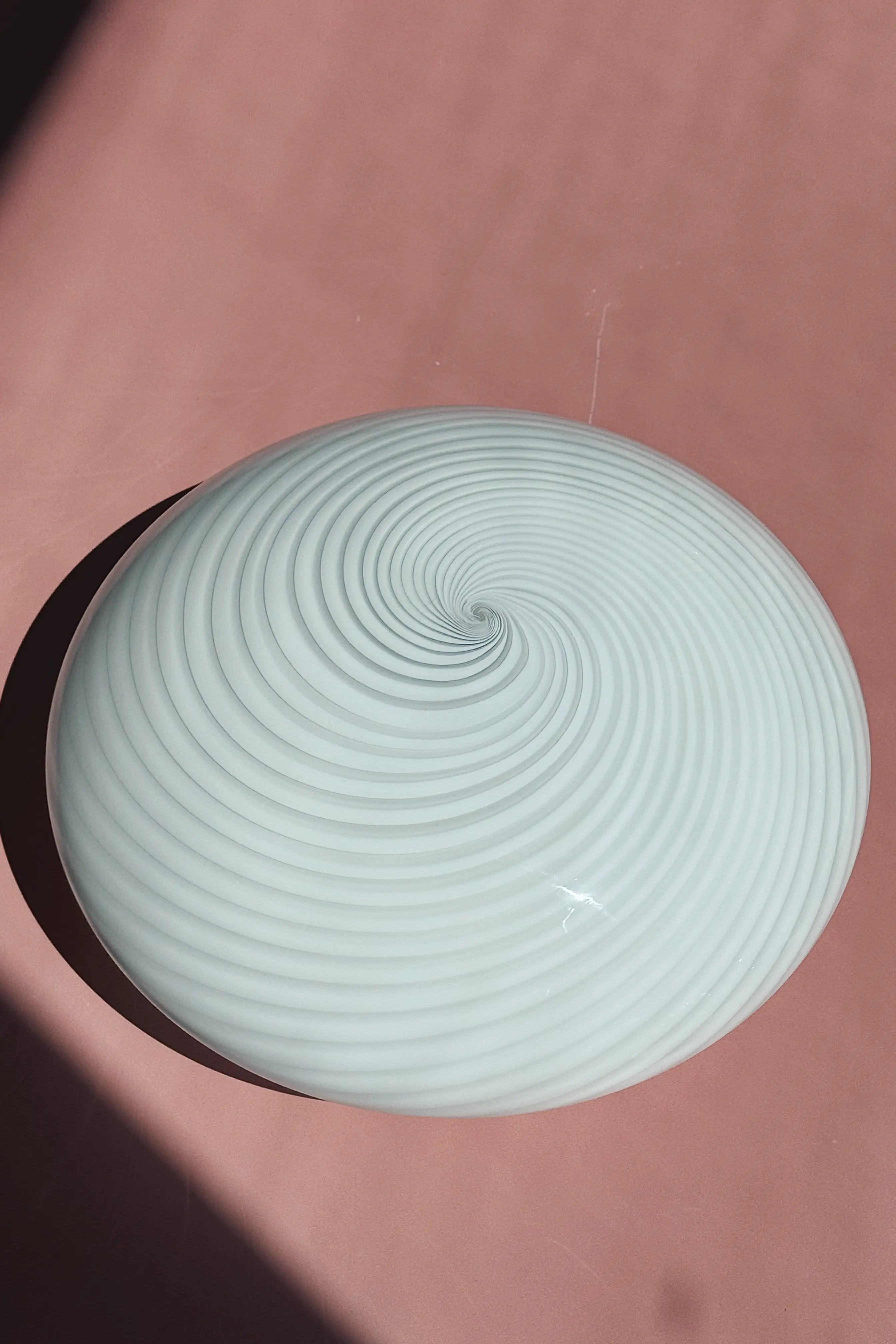 Vintage Murano Plafond Loftslampe/Væglampe i Hvidt Swirl Glas | Ø29 cm Studio Hafnia