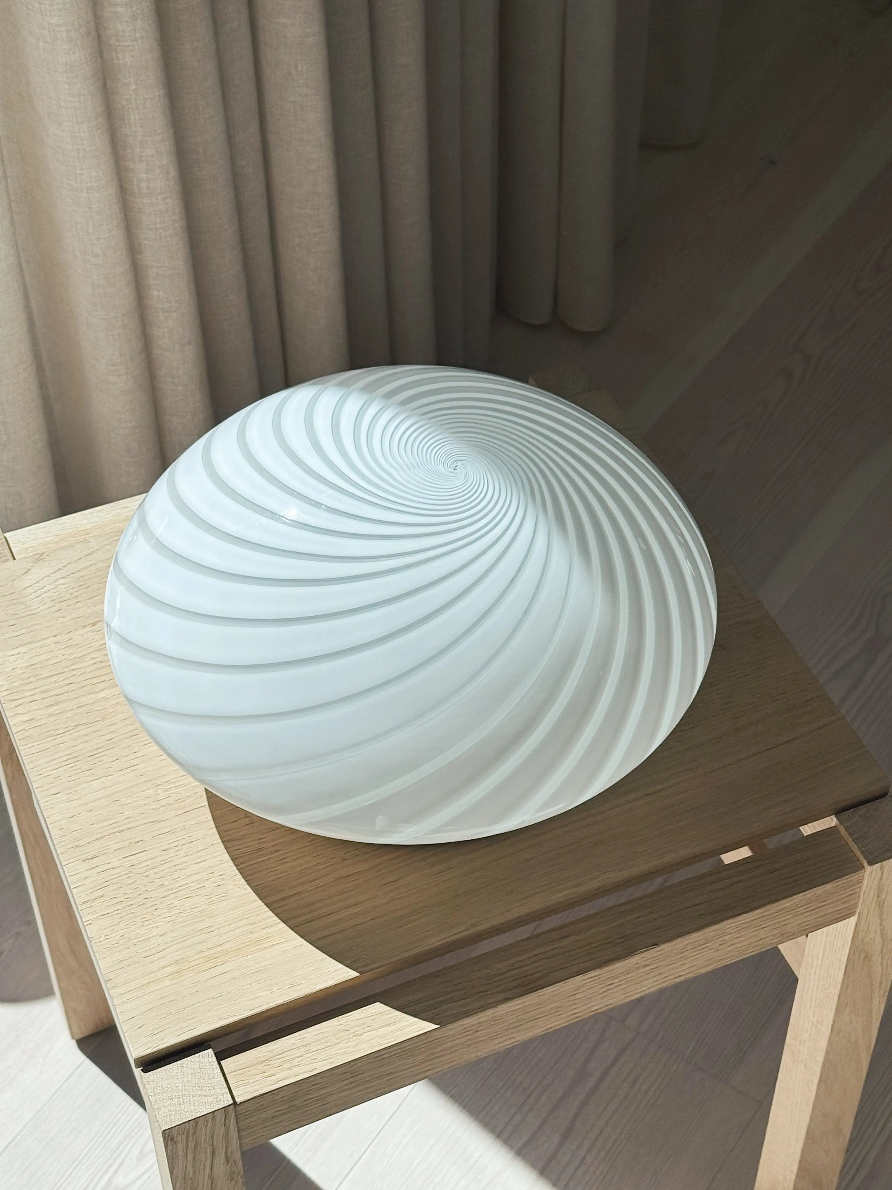 Vintage Murano Plafond Loftslampe/Væglampe i Hvidt Swirl Glas | Ø29 cm Studio Hafnia