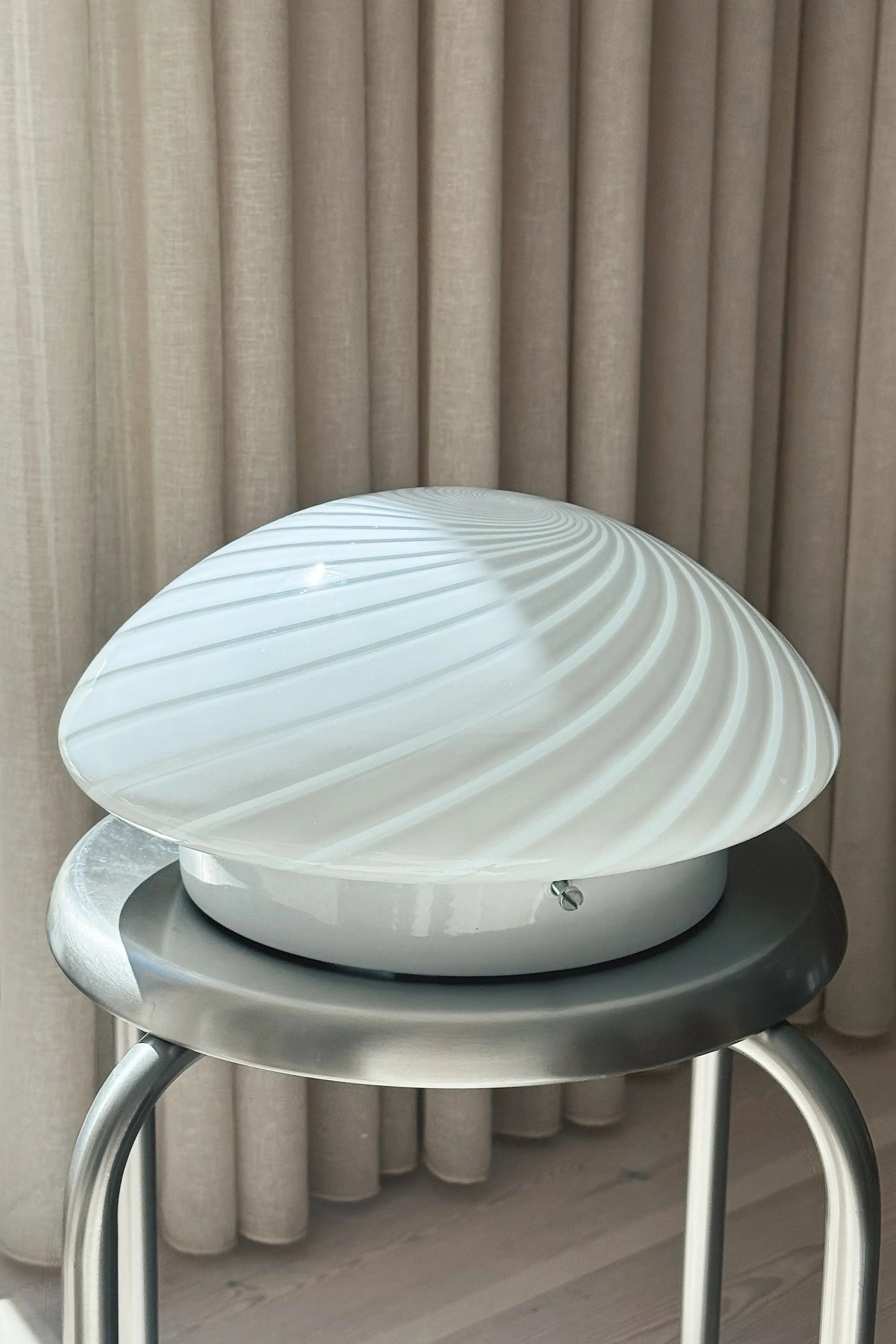 Vintage Murano Plafond Loftslampe/Væglampe i Hvidt Swirl Glas | Ø29 cm Studio Hafnia