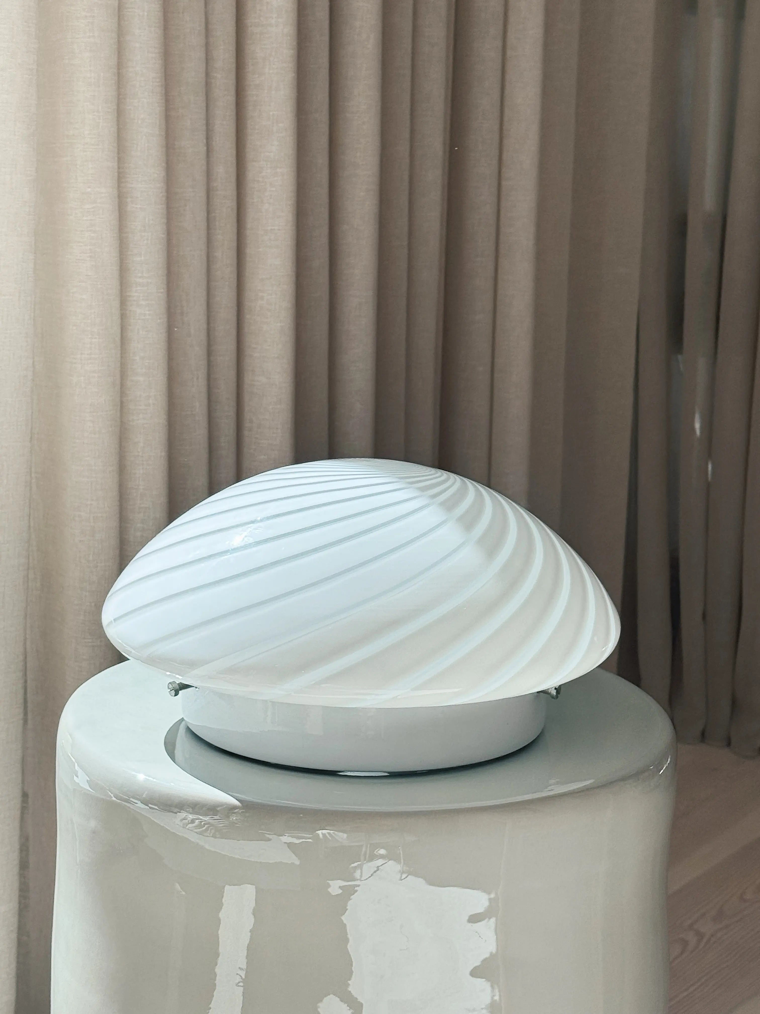 Vintage Murano Plafond Loftslampe/Væglampe i Hvidt Swirl Glas | Ø29 cm Studio Hafnia