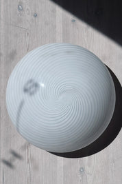 Vintage Murano Plafond Loftslampe/Væglampe i Hvidt Swirl Glas | Ø32 cm Studio Hafnia