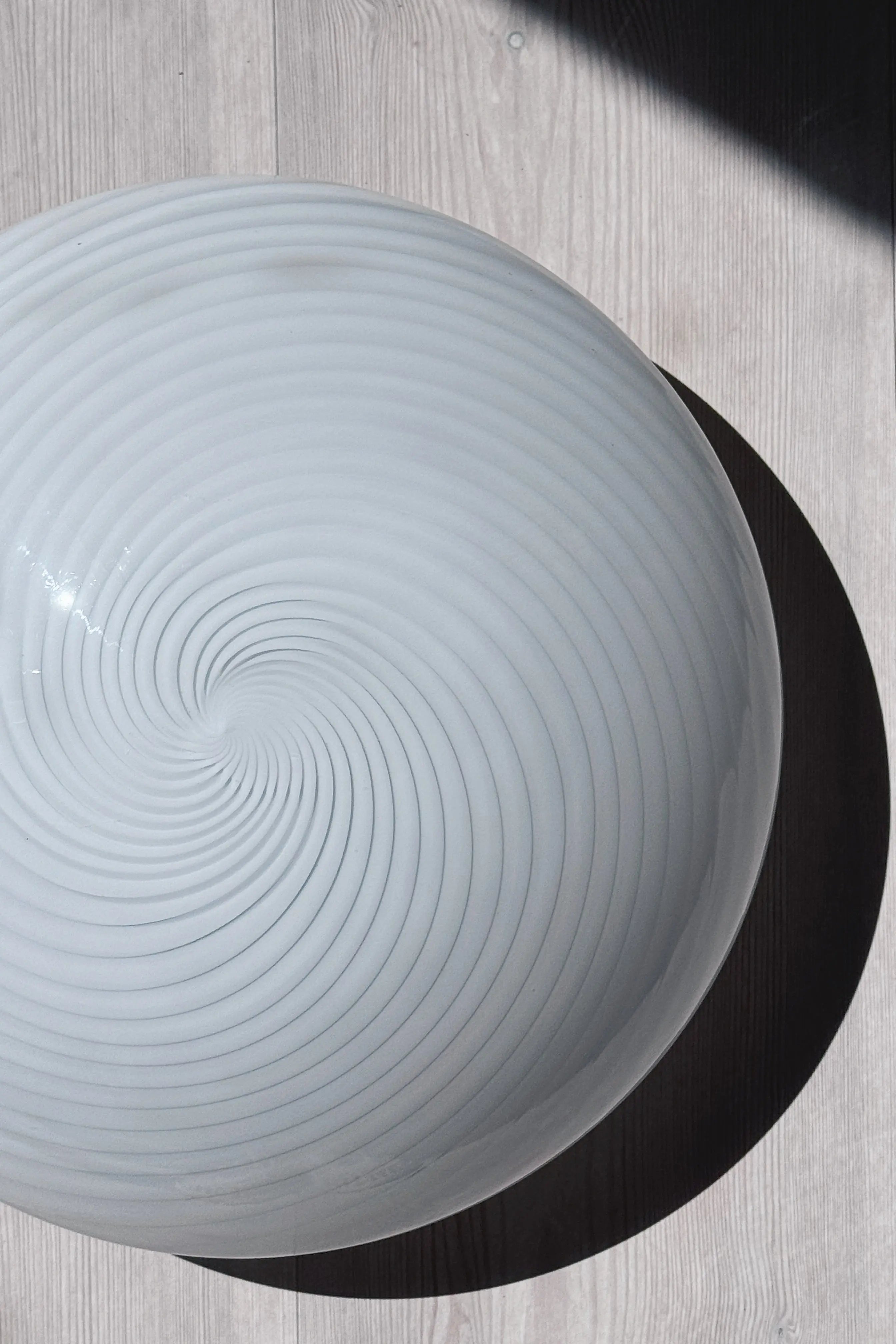 Vintage Murano Plafond Loftslampe/Væglampe i Hvidt Swirl Glas | Ø32 cm Studio Hafnia