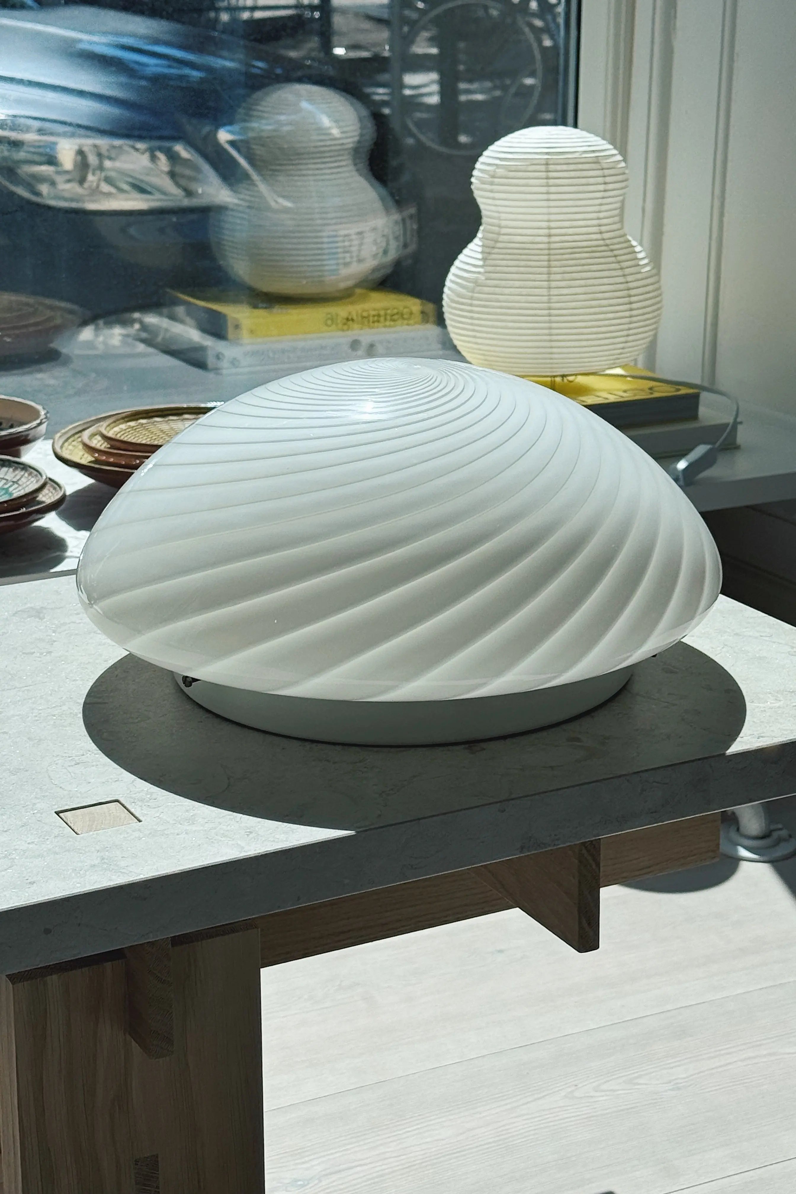 Væglampe i Hvidt Swirl Glas | Ø34 cm Studio Hafnia