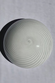 Vintage Murano Plafond Loftslampe/Væglampe i Hvidt Swirl Glas | Ø34 cm Studio Hafnia