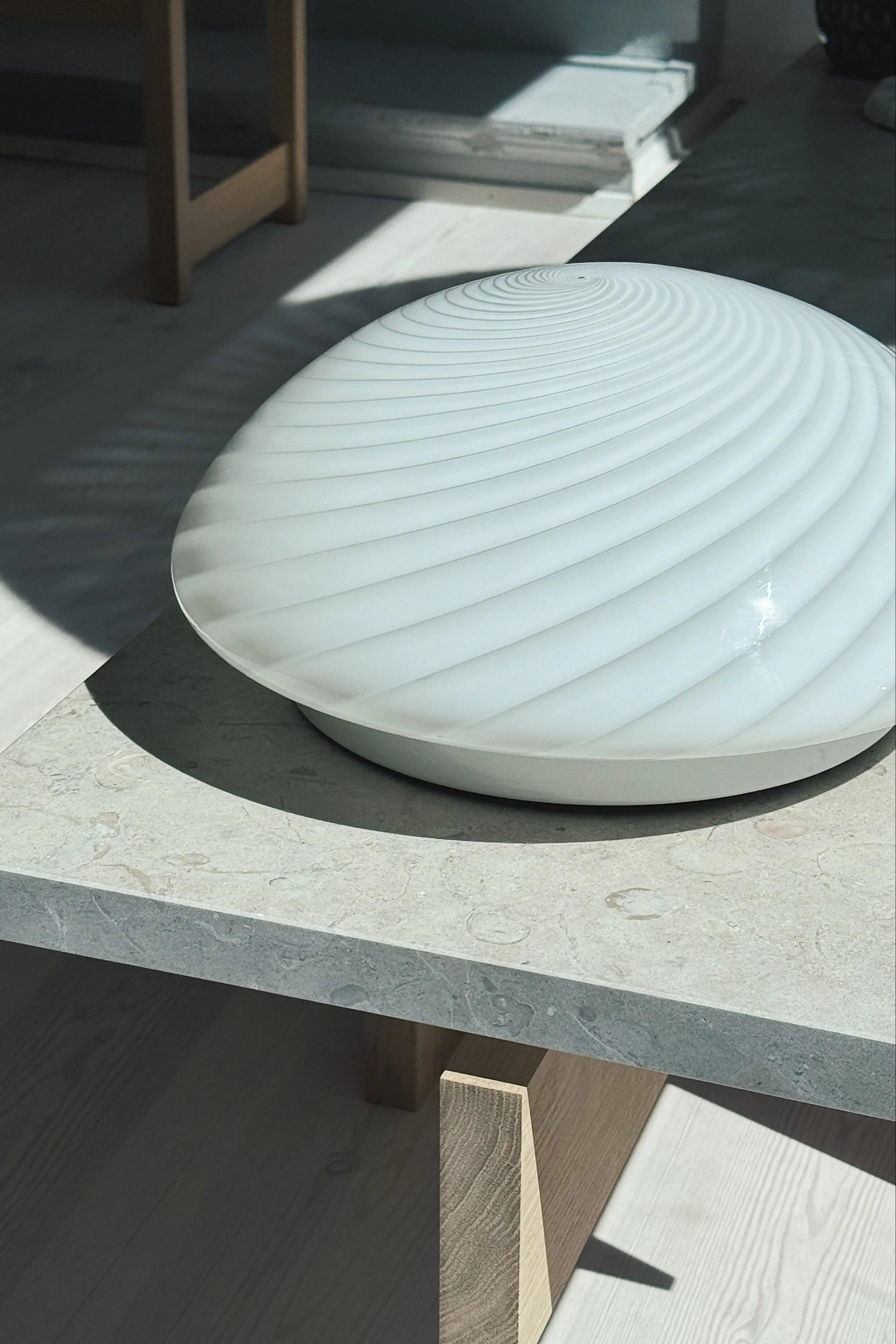Vintage Murano Plafond Loftslampe/Væglampe i Hvidt Swirl Glas | Ø34 cm Studio Hafnia