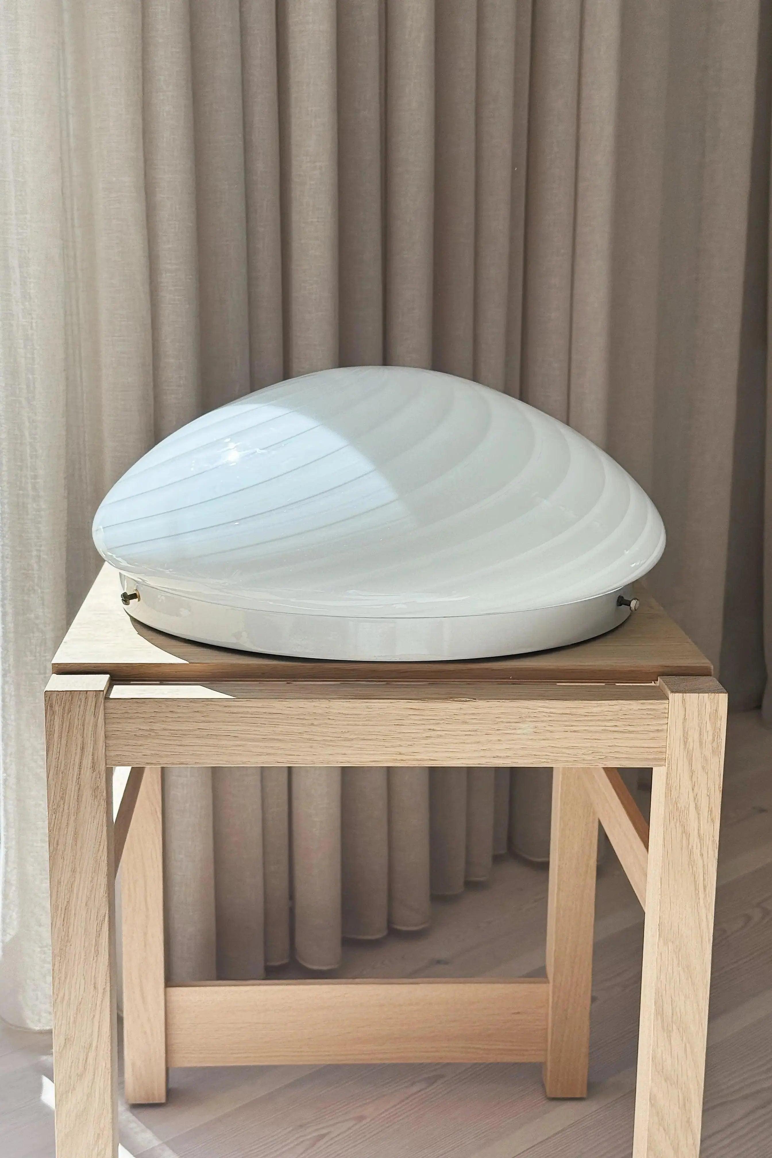 Vintage Murano Plafond Loftslampe/Væglampe i Hvidt Swirl Glas | Ø36 cm Studio Hafnia