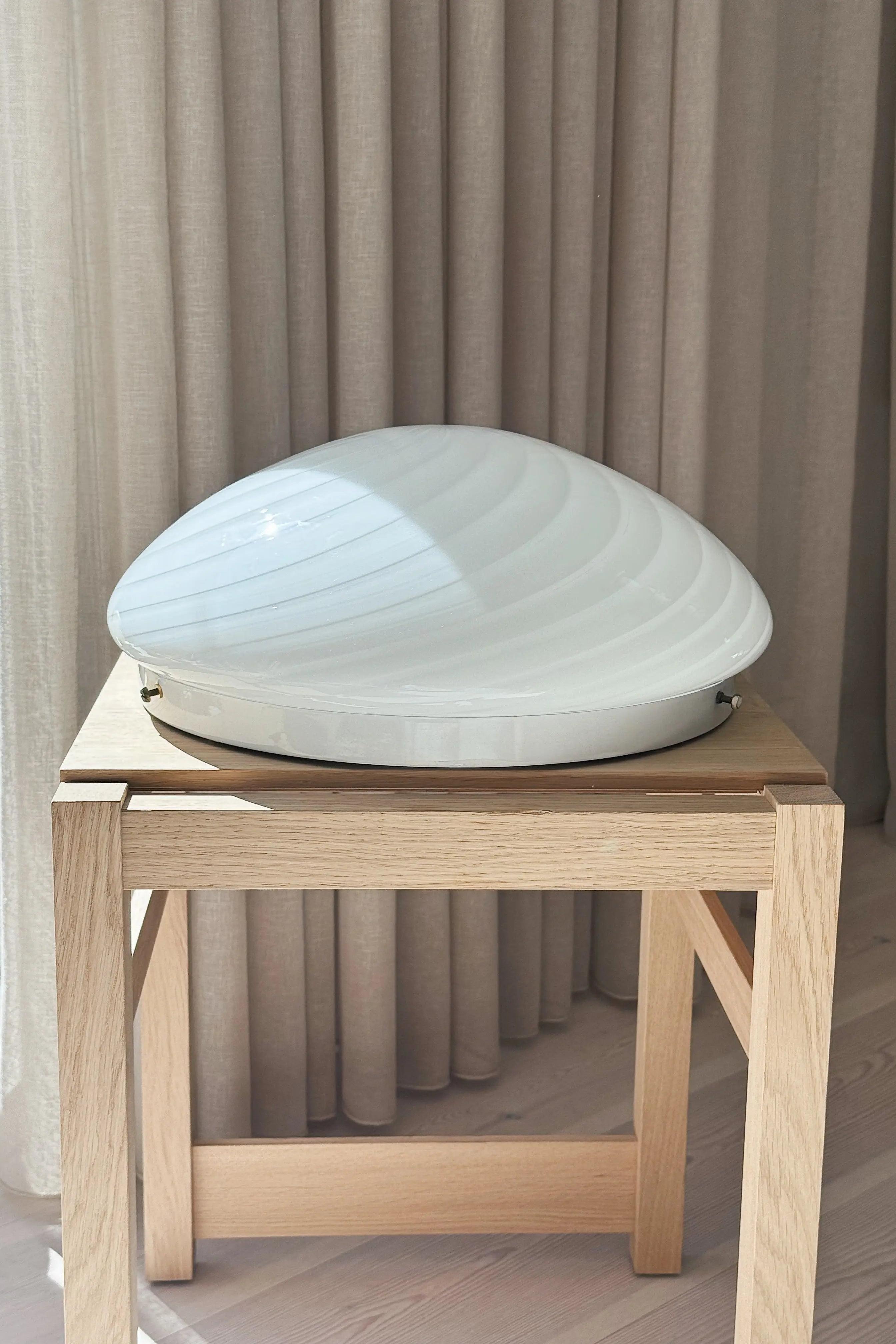 Vintage Murano Plafond Loftslampe/Væglampe i Hvidt Swirl Glas | Ø36 cm Studio Hafnia