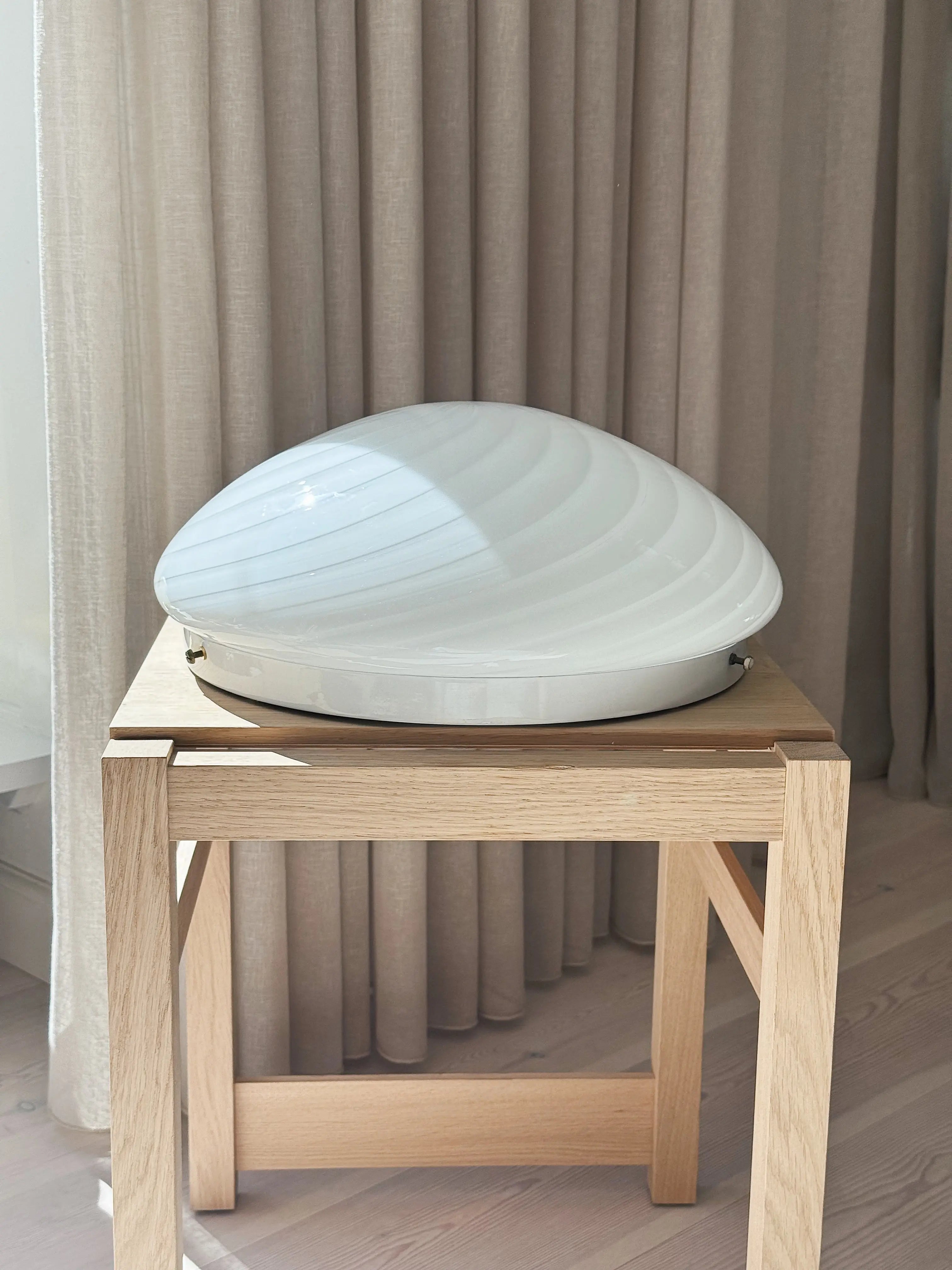 Vintage Murano Plafond Loftslampe/Væglampe i Hvidt Swirl Glas | Ø36 cm Studio Hafnia