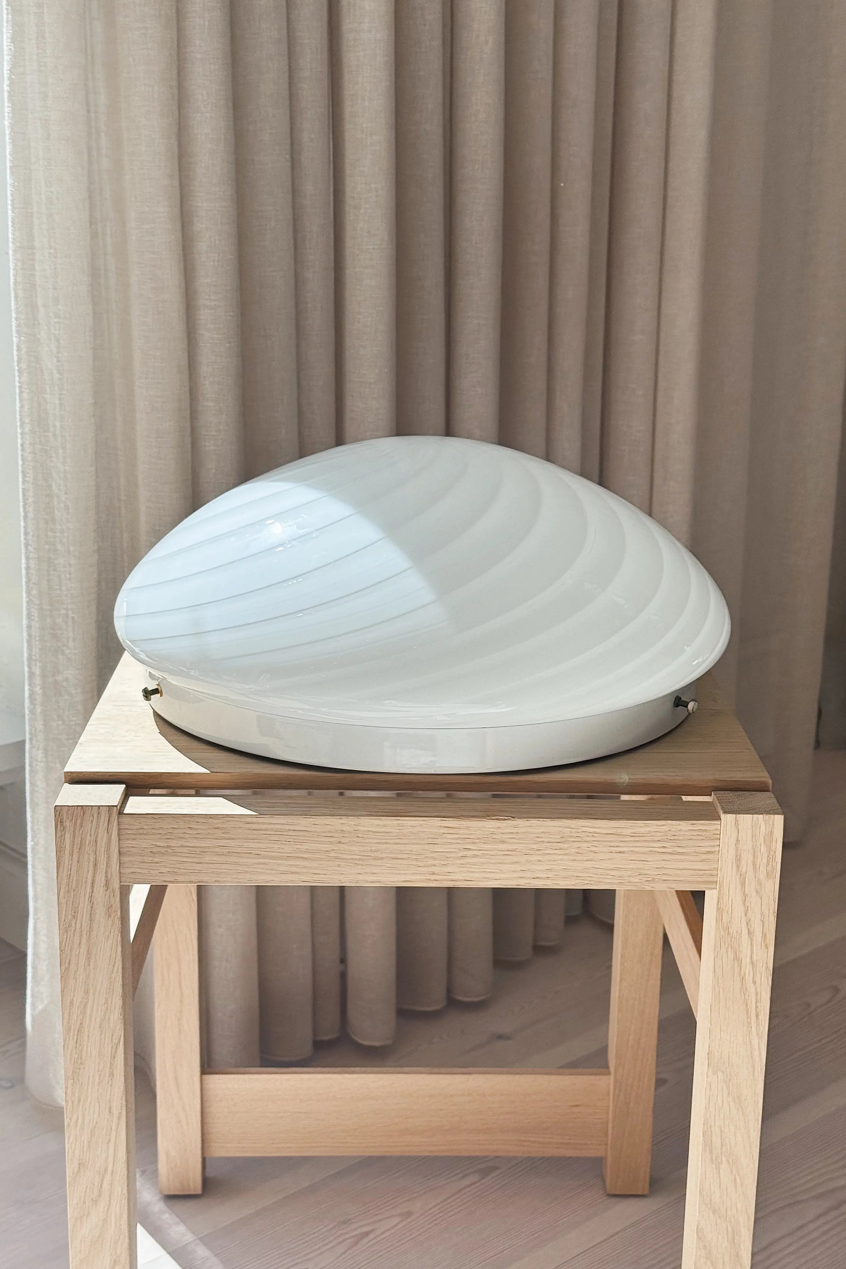 Vintage Murano Plafond Loftslampe/Væglampe i Hvidt Swirl Glas | Ø36 cm Studio Hafnia