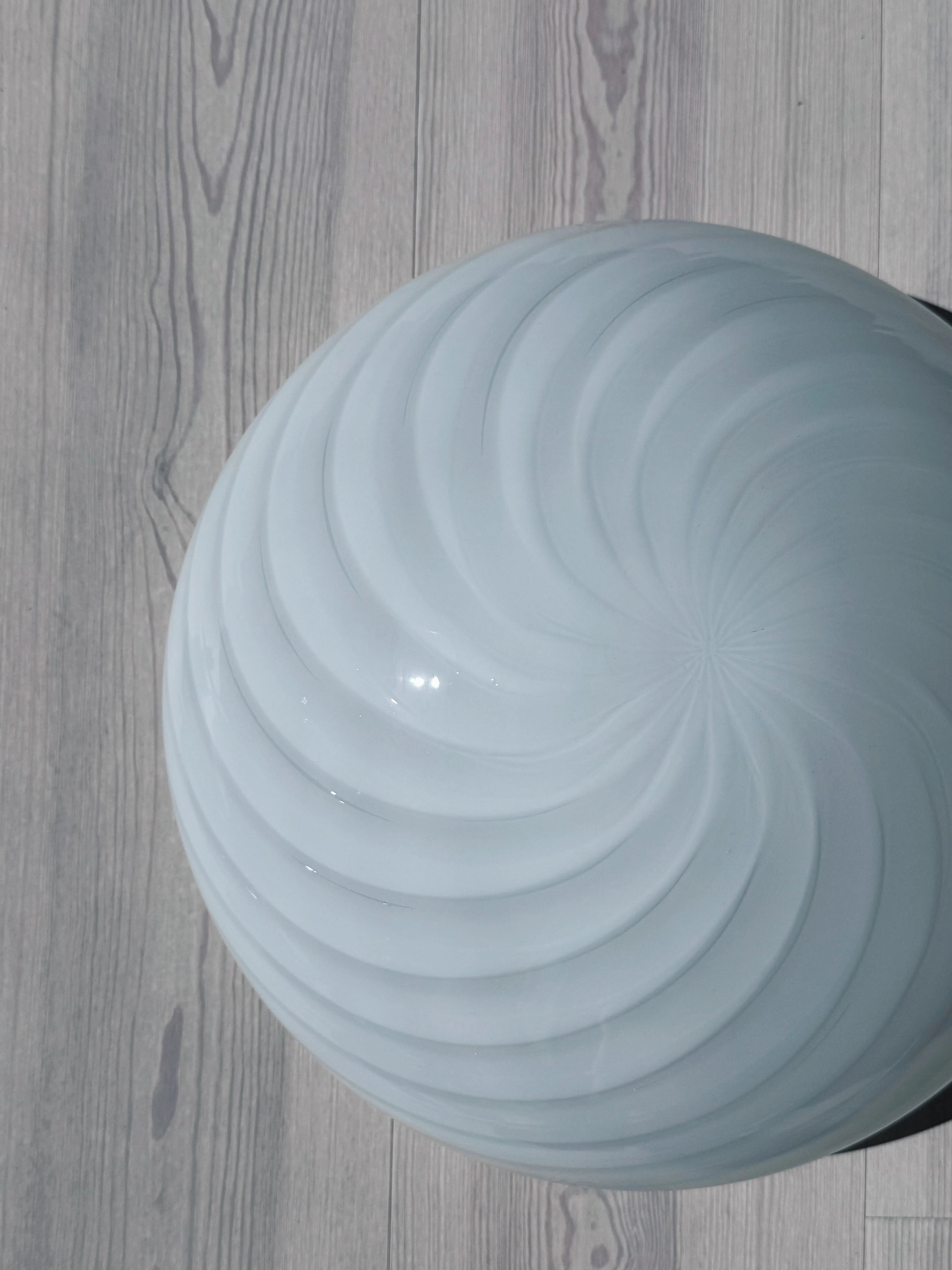 Vintage Murano Plafond Loftslampe/Væglampe i Hvidt Swirl Glas | Ø36 cm Studio Hafnia