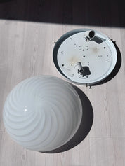 Vintage Murano Plafond Loftslampe/Væglampe i Hvidt Swirl Glas | Ø36 cm Studio Hafnia