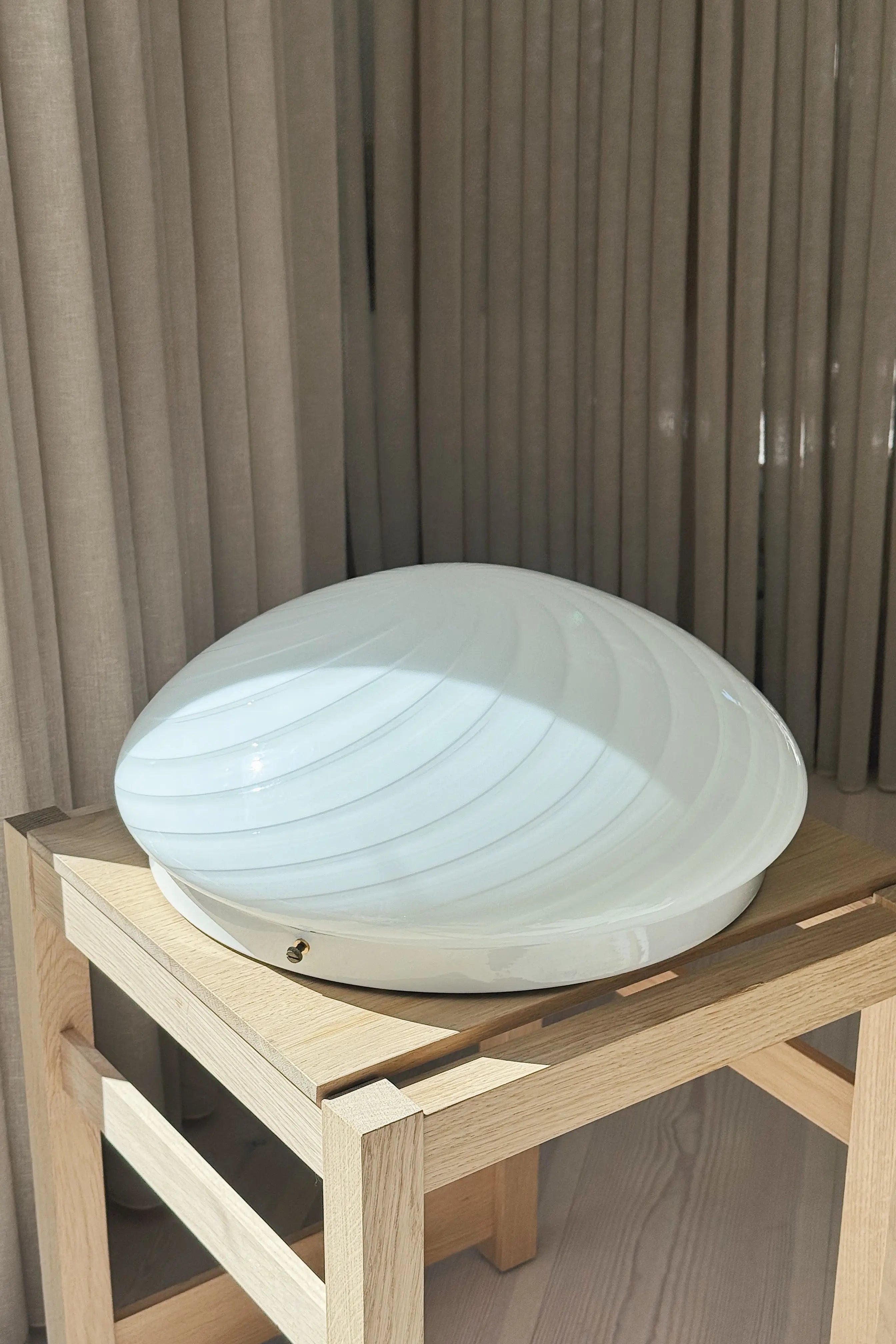 Vintage Murano Plafond Loftslampe/Væglampe i Hvidt Swirl Glas | Ø36 cm Studio Hafnia