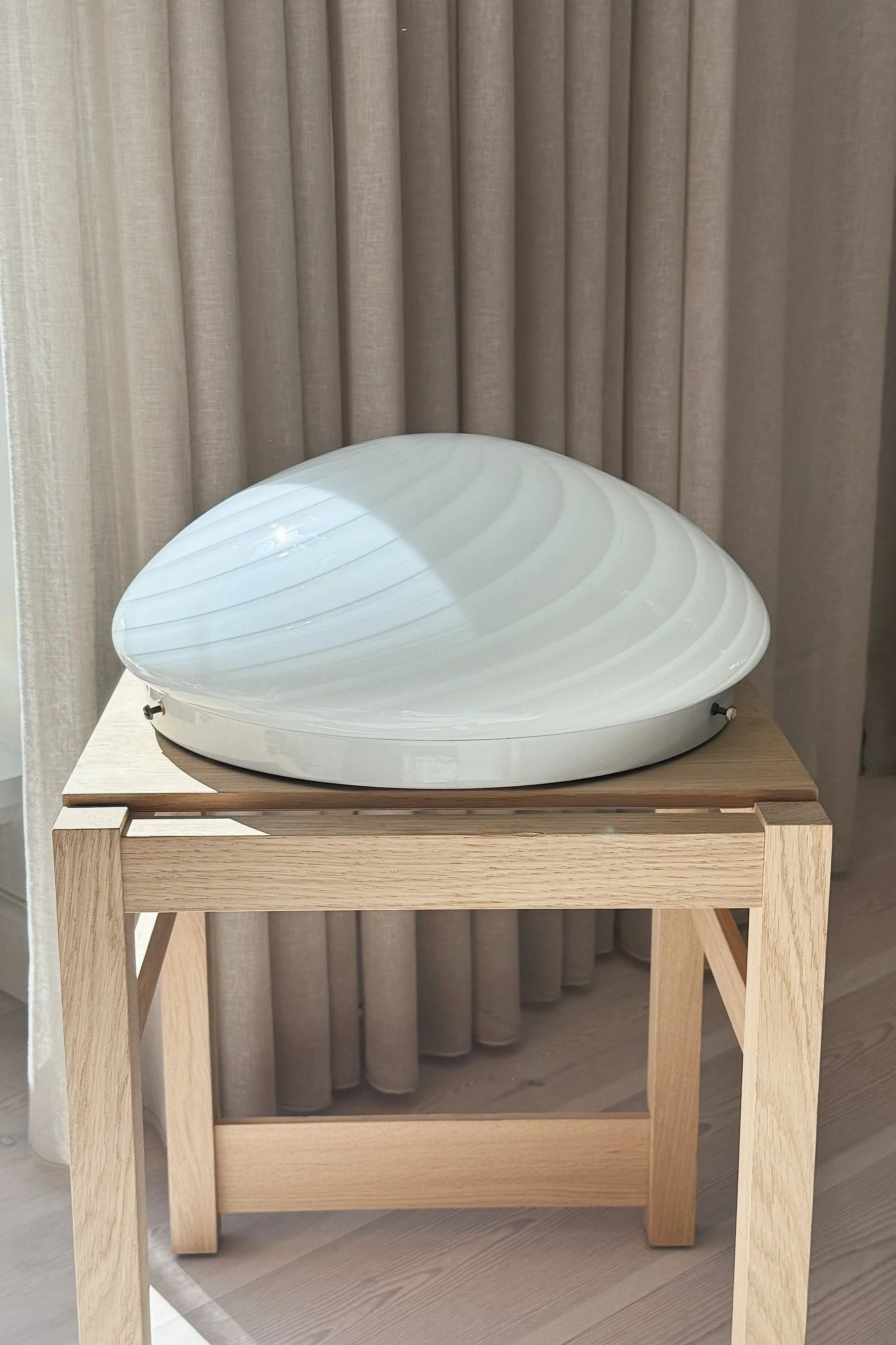 Vintage Murano Plafond Loftslampe/Væglampe i Hvidt Swirl Glas | Ø36 cm Studio Hafnia