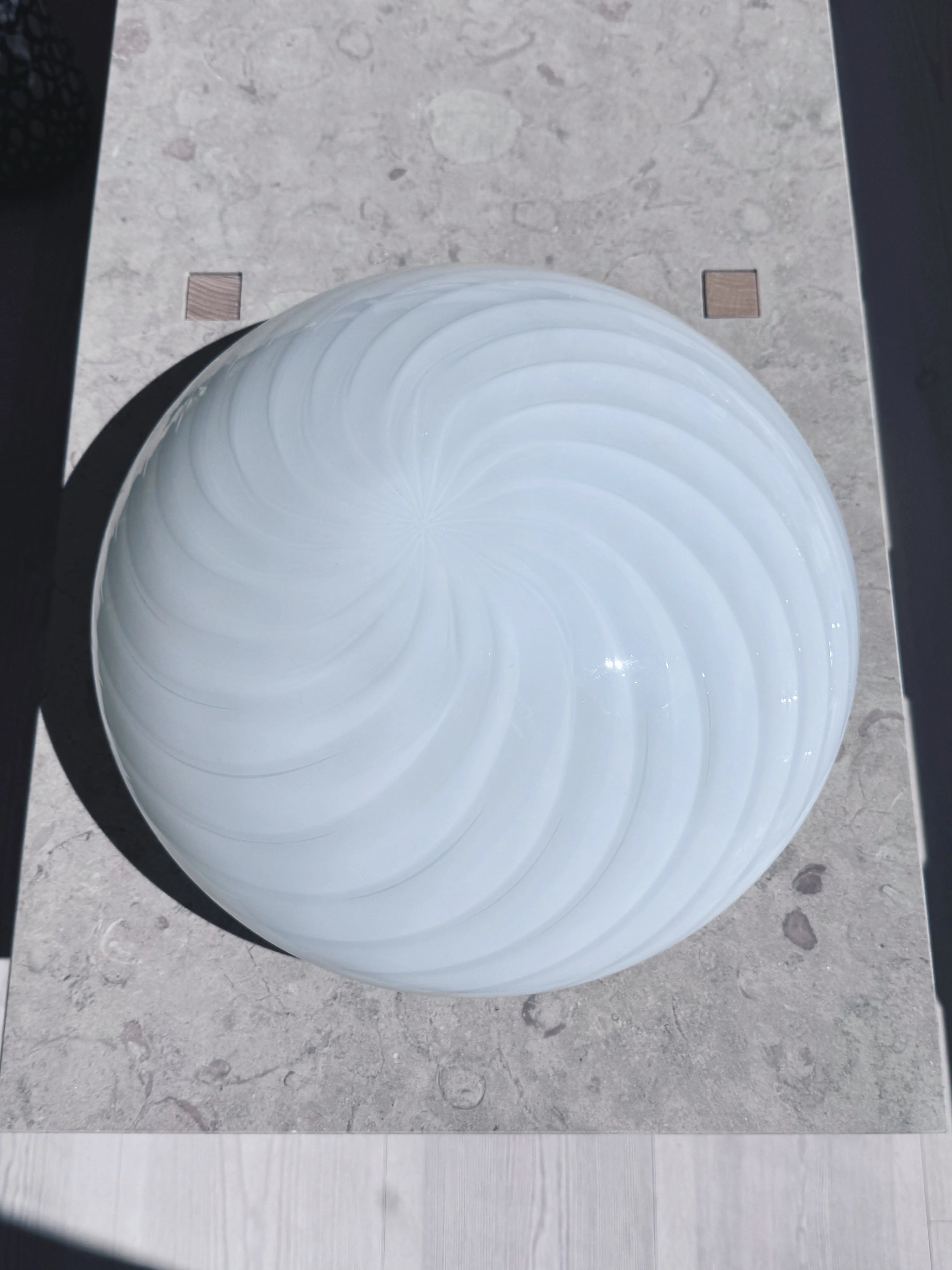 Vintage Murano Plafond Loftslampe/Væglampe i Hvidt Swirl Glas | Ø36 cm Studio Hafnia