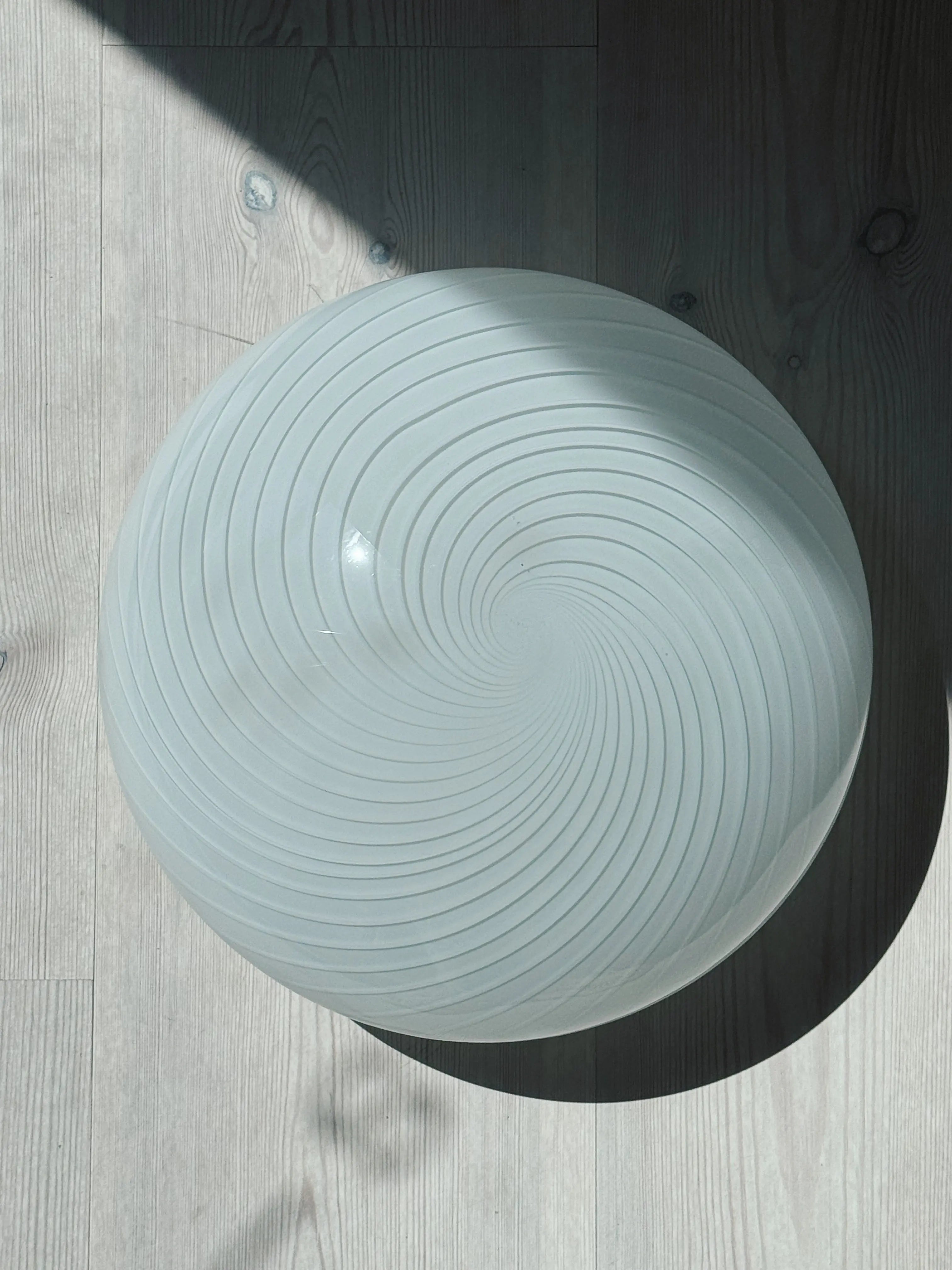 Vintage Murano Plafond Loftslampe/Væglampe i Hvidt Swirl Glas med Ny Ledning | Ø28 cm Studio Hafnia