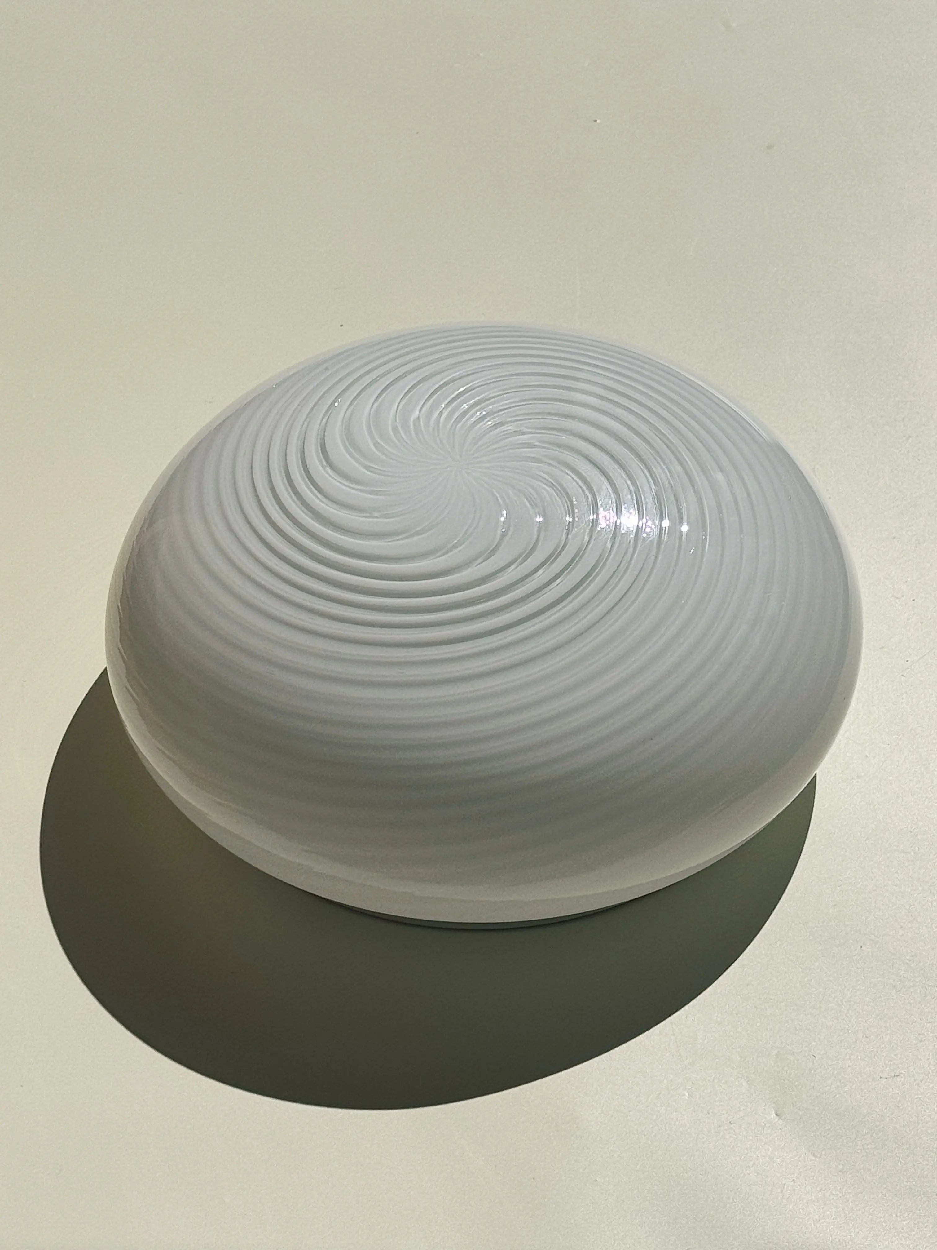 Vintage Murano Plafondlampe i Hvidt Swirl Glas | Loft-/Væglampe Ø29 cm Studio Hafnia