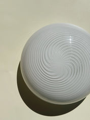 Vintage Murano Plafondlampe i Hvidt Swirl Glas | Loft-/Væglampe Ø29 cm Studio Hafnia