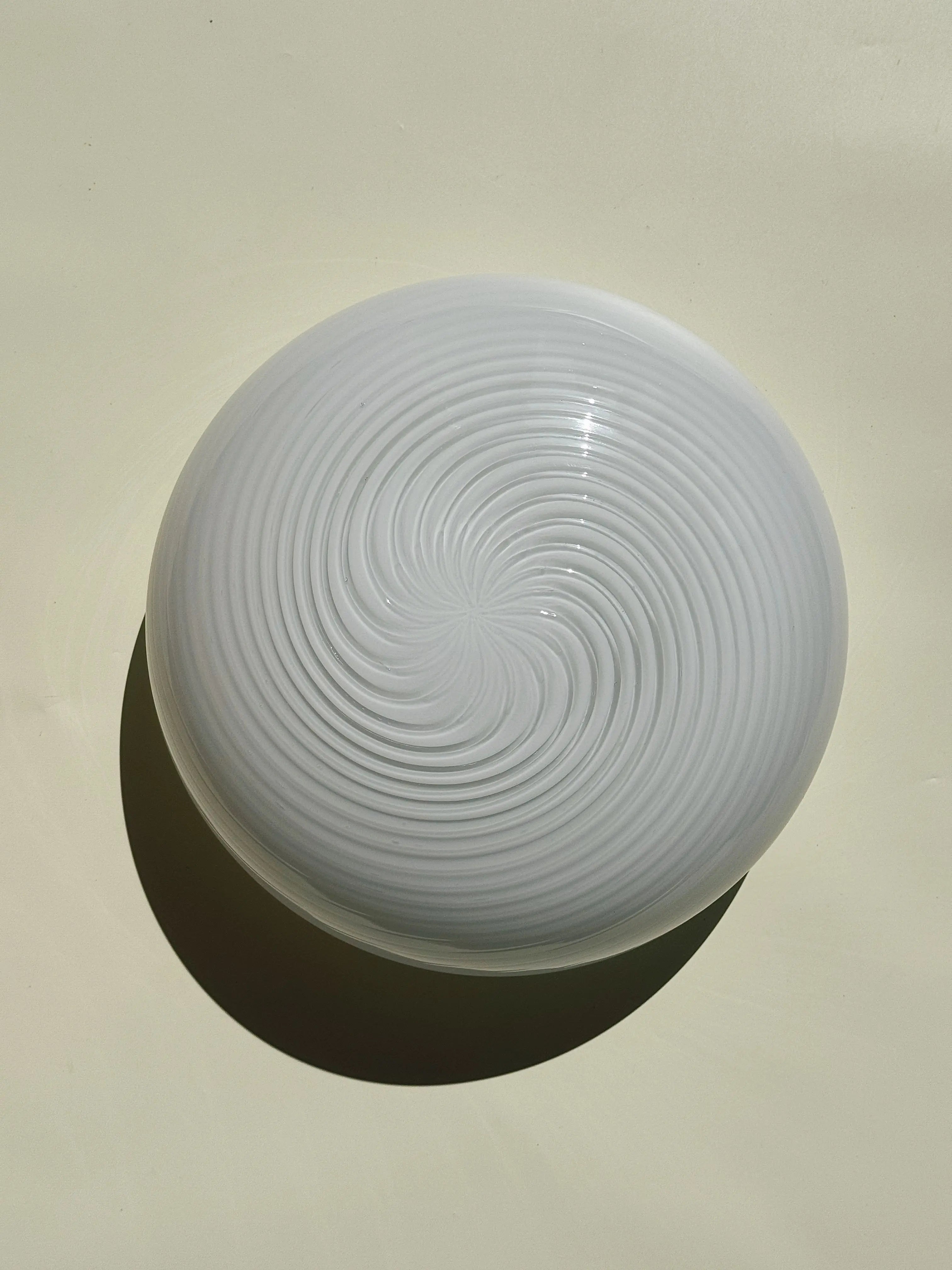 Vintage Murano Plafondlampe i Hvidt Swirl Glas | Loft-/Væglampe Ø29 cm Studio Hafnia