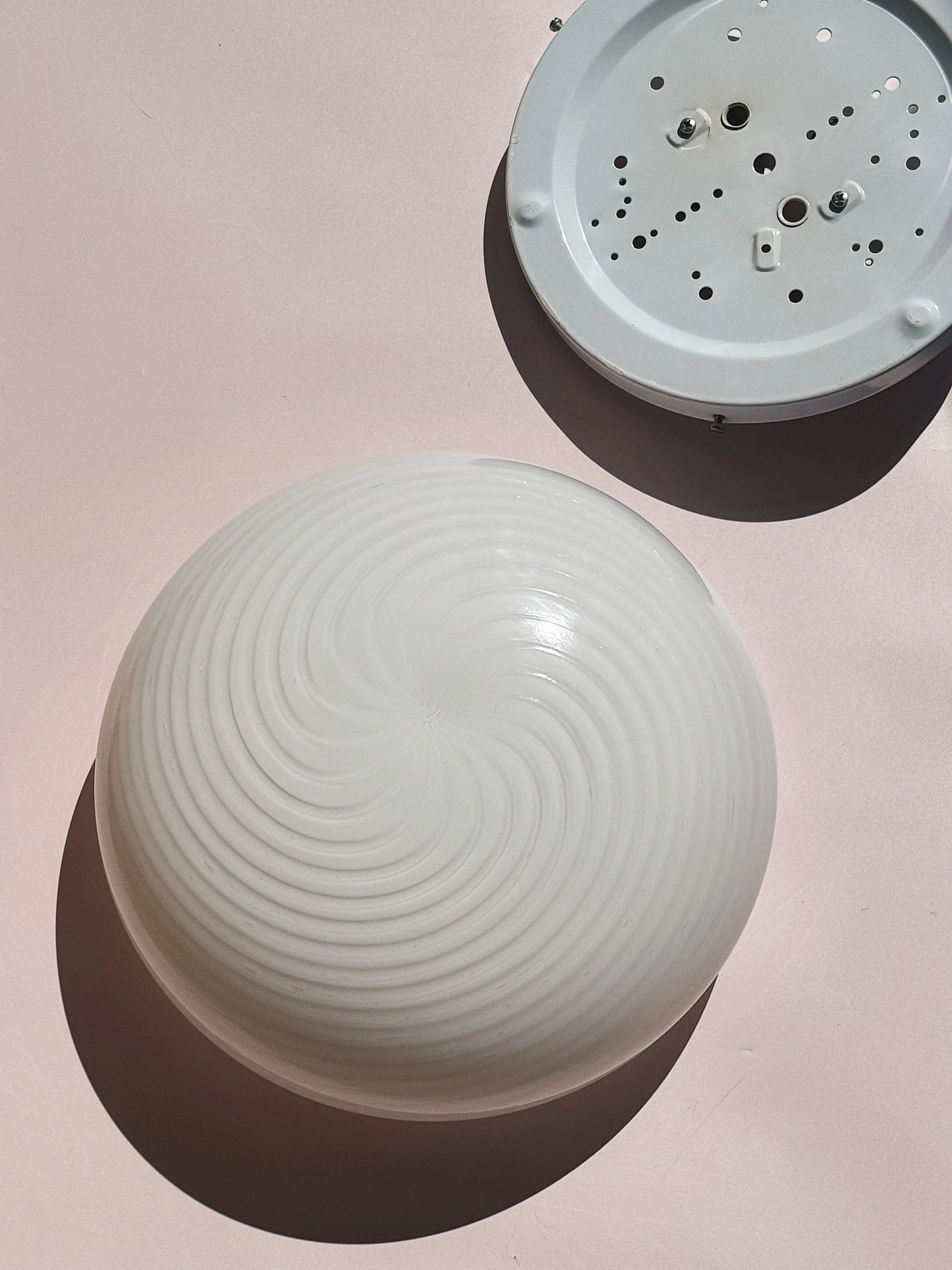 Vintage Murano Plafondlampe i Hvidt Swirl Glas | Loft-/Væglampe Ø29 cm Studio Hafnia