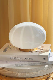 Vintage Murano Swirl Bordlampe i Hvidt Glas med Messing Base – H15 cm Studio Hafnia