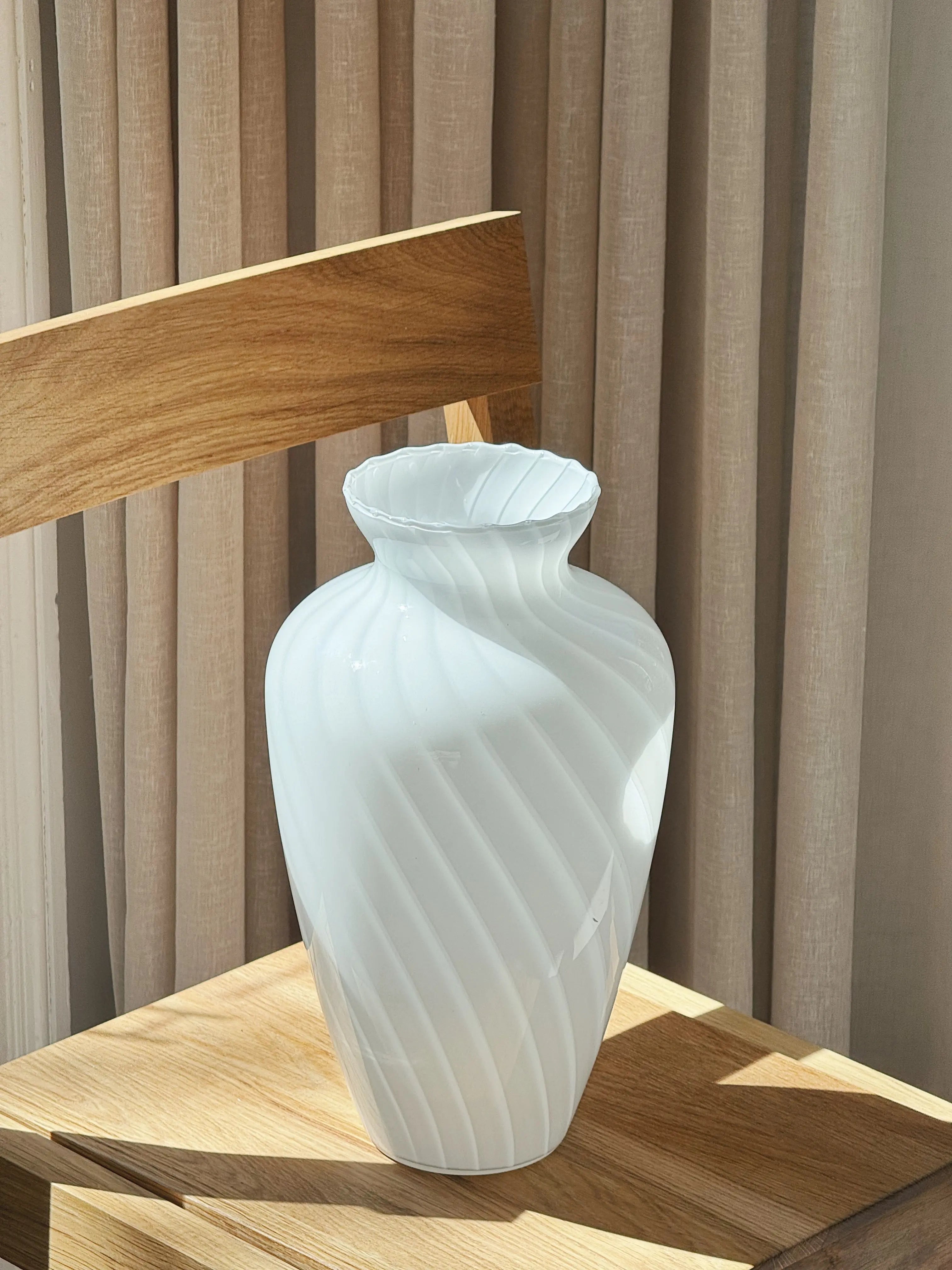 Vintage Murano Swirl Vase | Hvid H33 cm