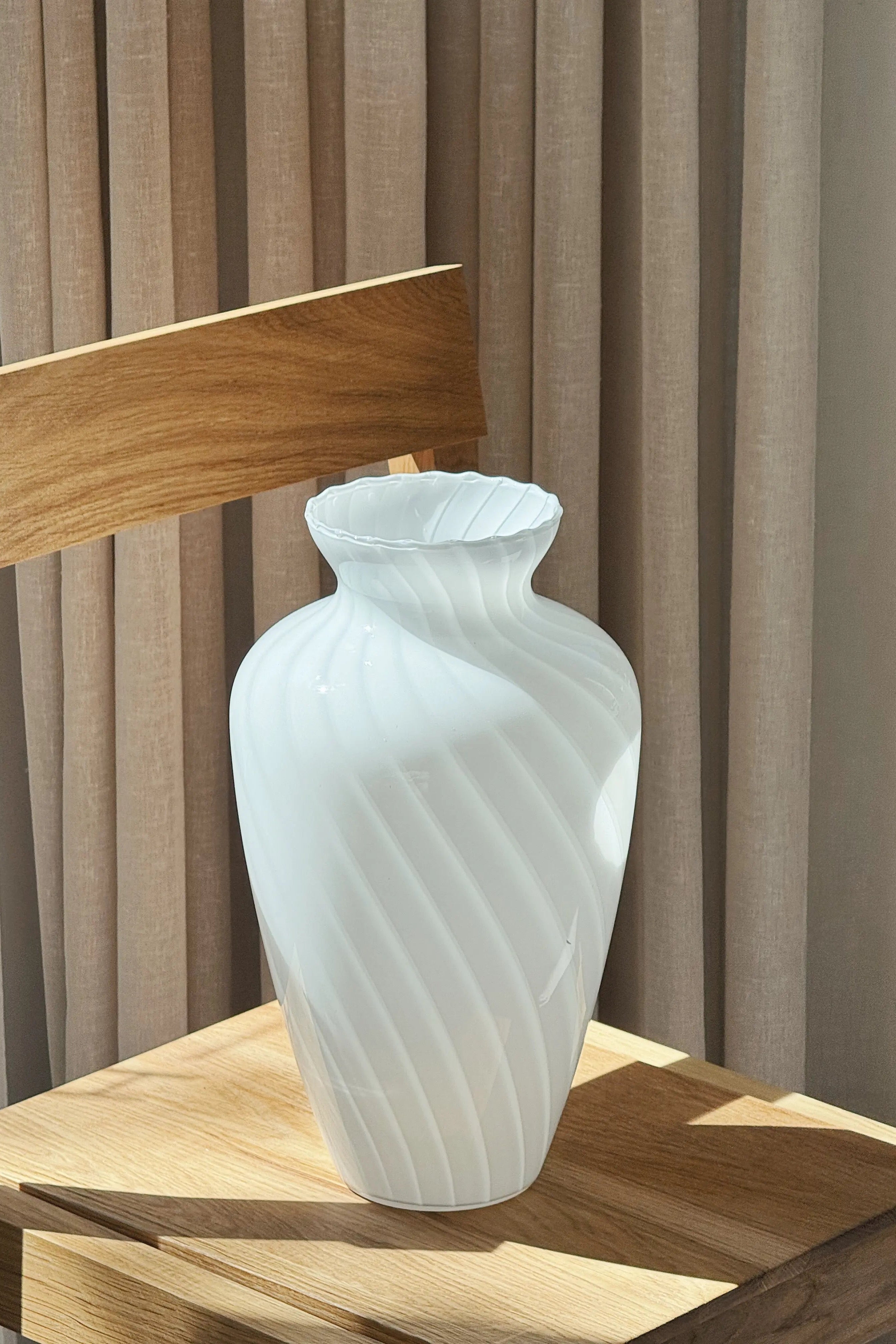 Vintage Murano Swirl Vase | Hvid H33 cm