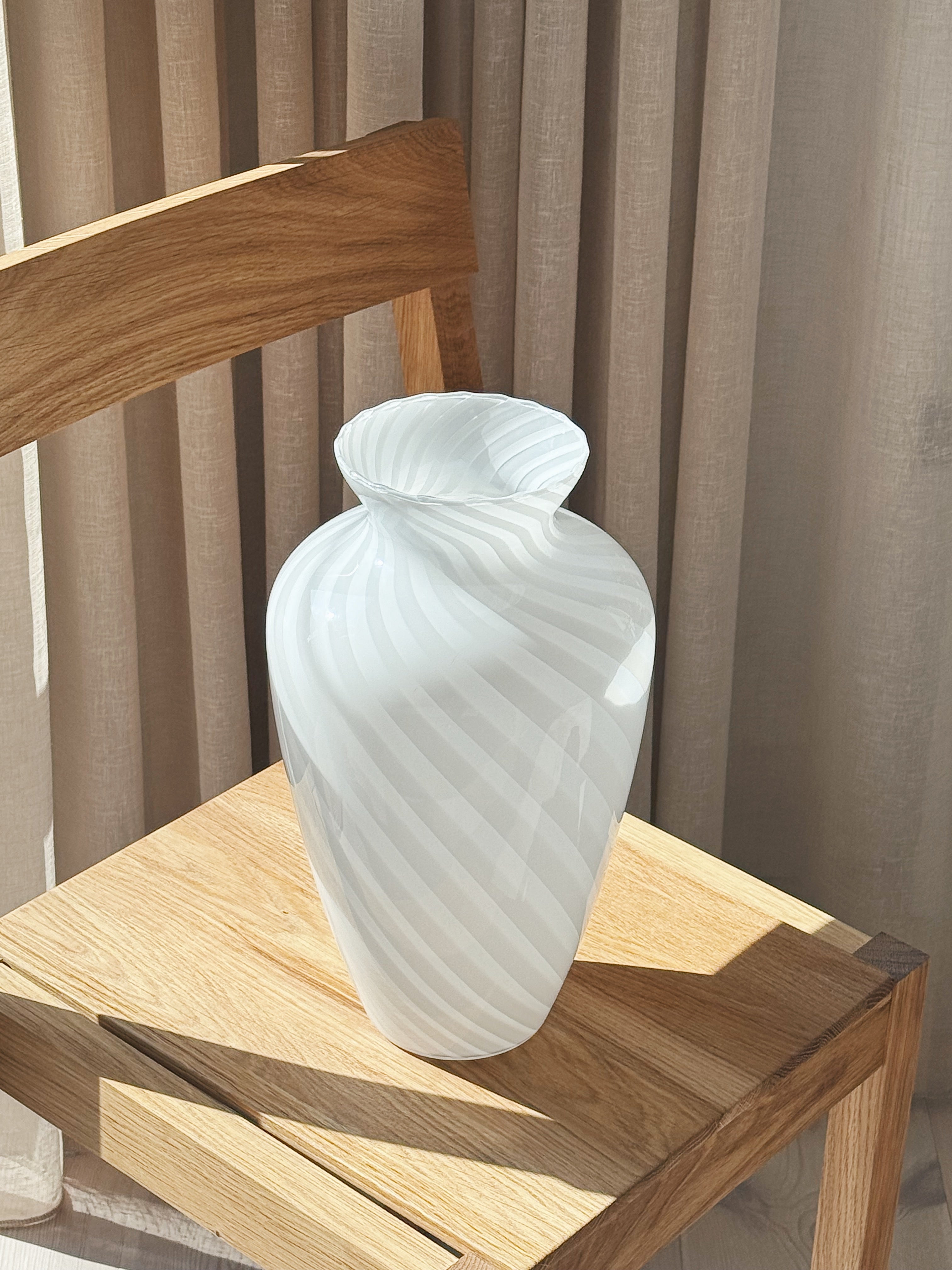 Vintage Murano Swirl Vase | Hvid H33,5 cm