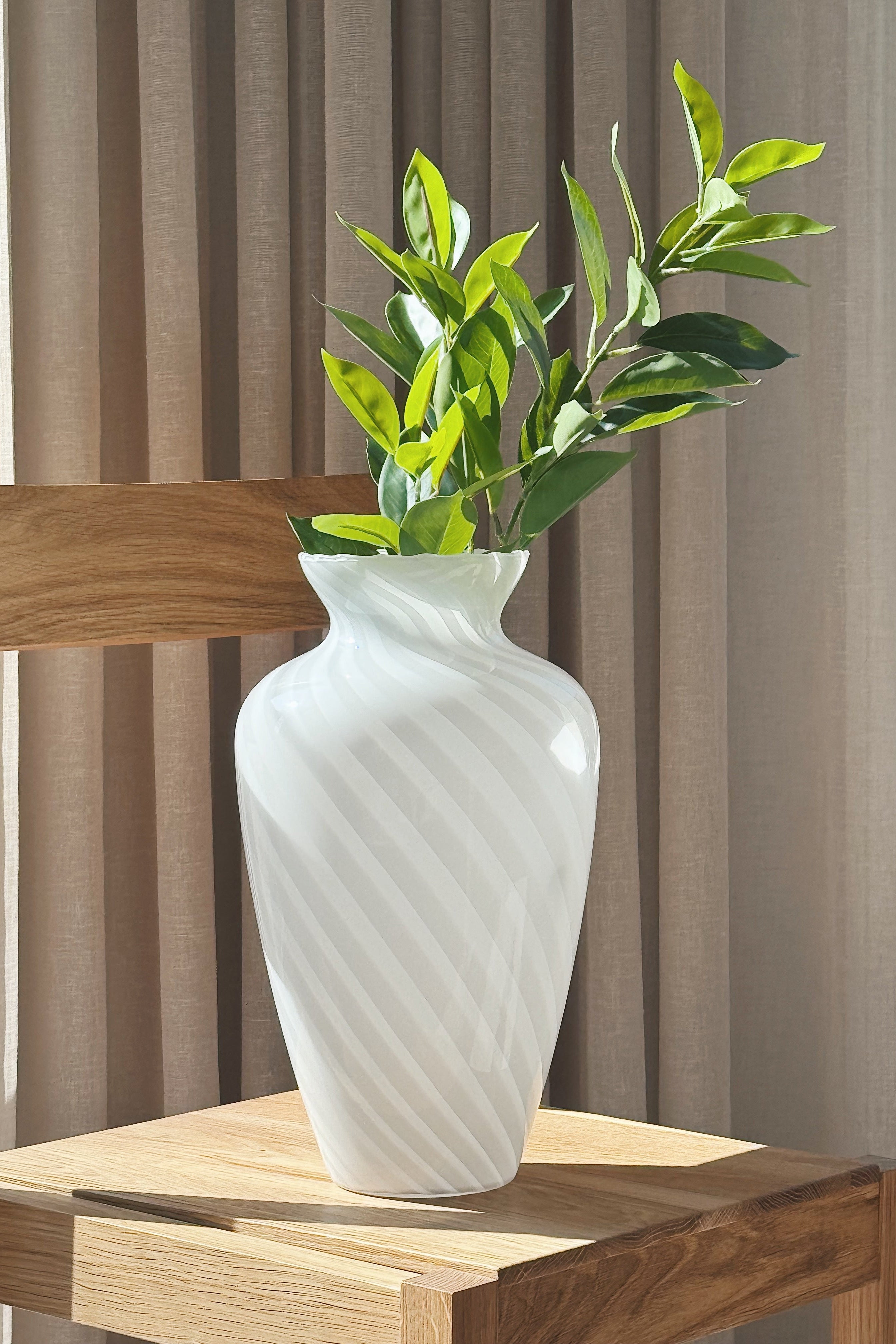 Vintage Murano Swirl Vase | Hvid H33,5 cm