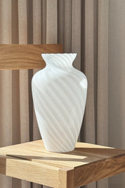 Vintage Murano Swirl Vase | Hvid H33,5 cm Studio Hafnia