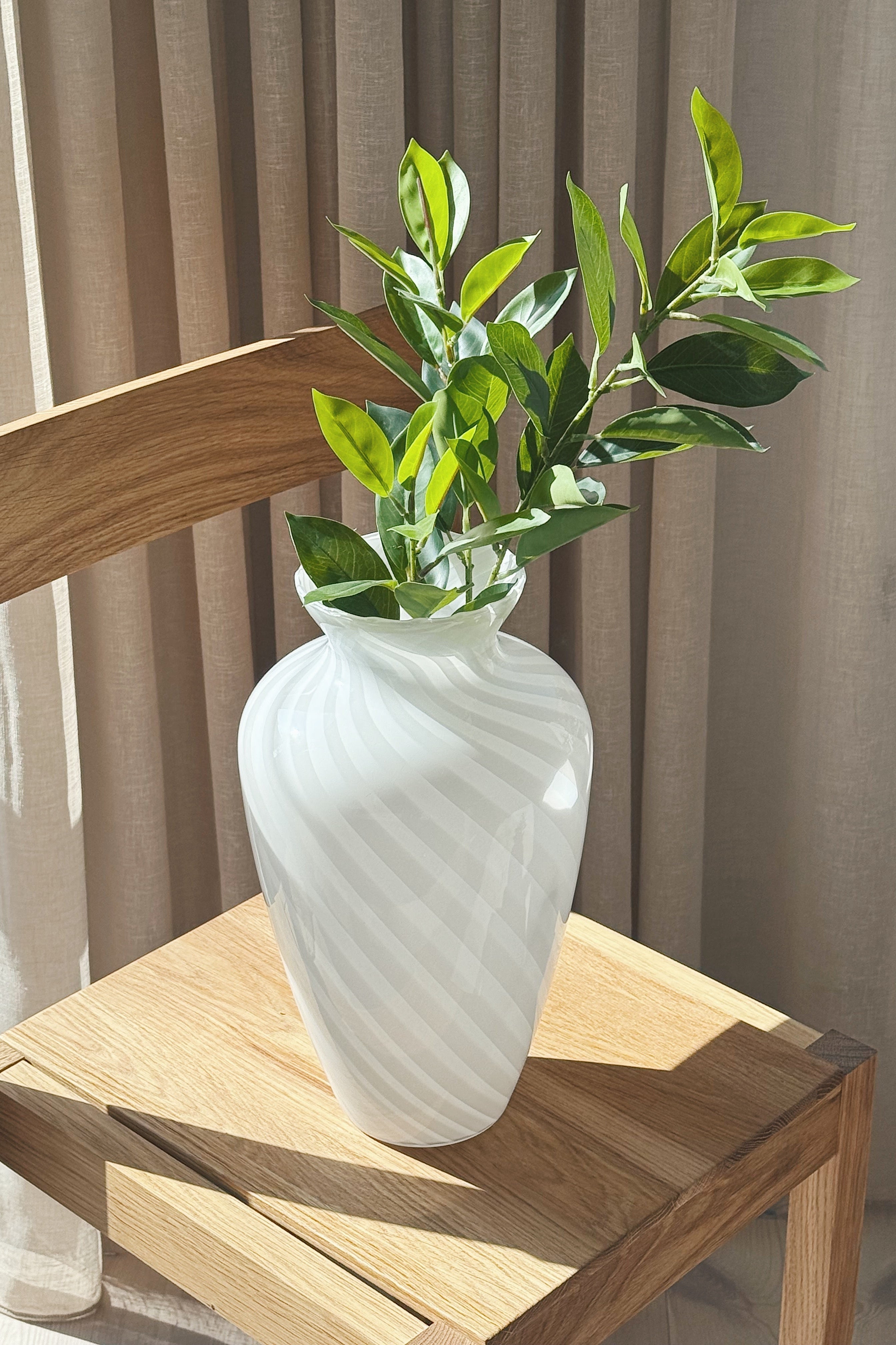 Vintage Murano Swirl Vase | Hvid H33,5 cm
