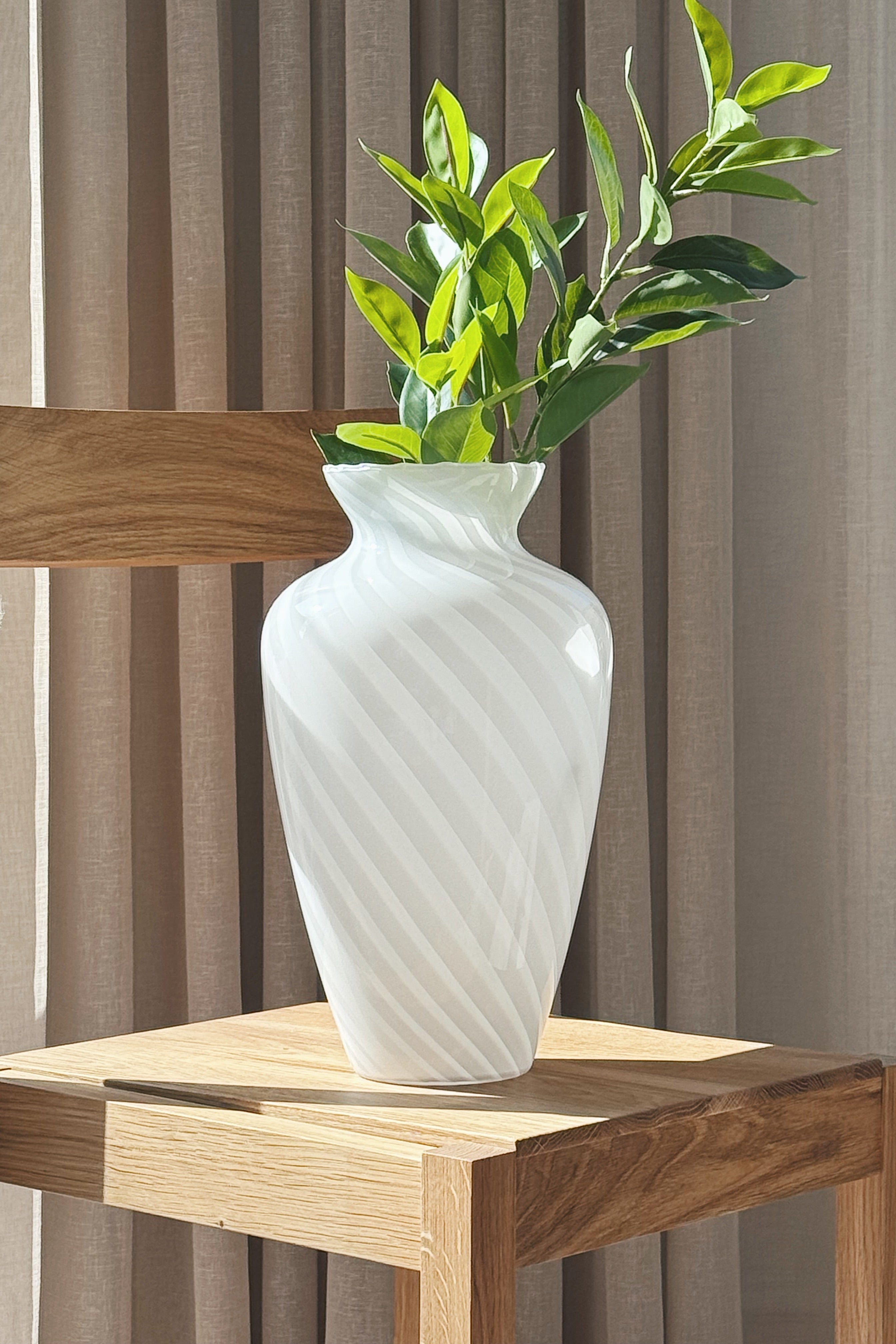 Vintage Murano Swirl Vase | Hvid H33,5 cm