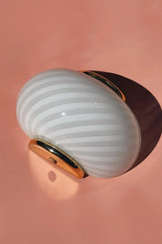 Vintage Murano Væglampe i Hvid Swirlglas med Messingbeslag – L22 cm Studio Hafnia