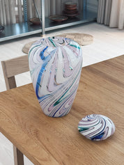 Vintage Murano Vase med Låg i Pink med Multifarvede og Hvide Striber | H25 cm Studio Hafnia